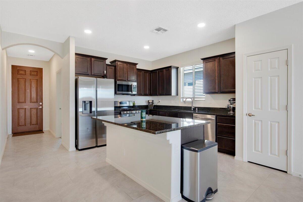 4453 GOLDEN EAGLE Loop NE