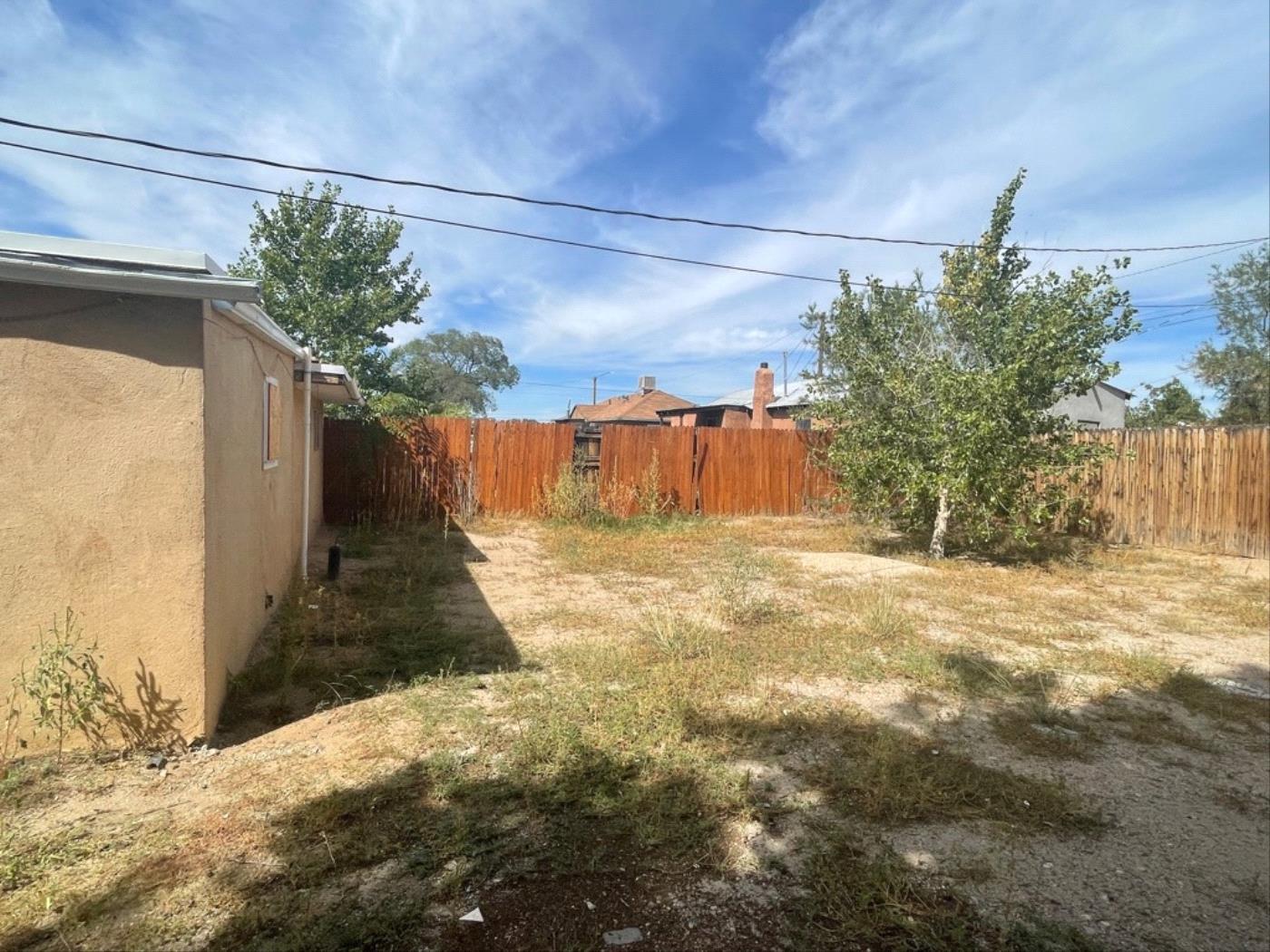401 GOMEZ Avenue NE