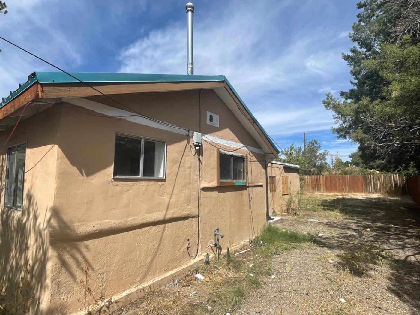 401 GOMEZ Avenue NE