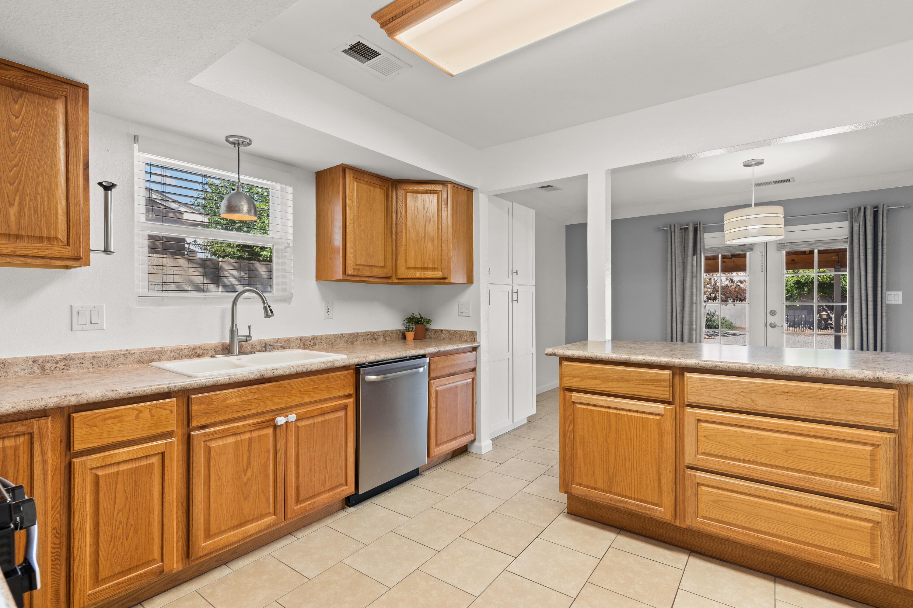 792 STAGECOACH Road SE