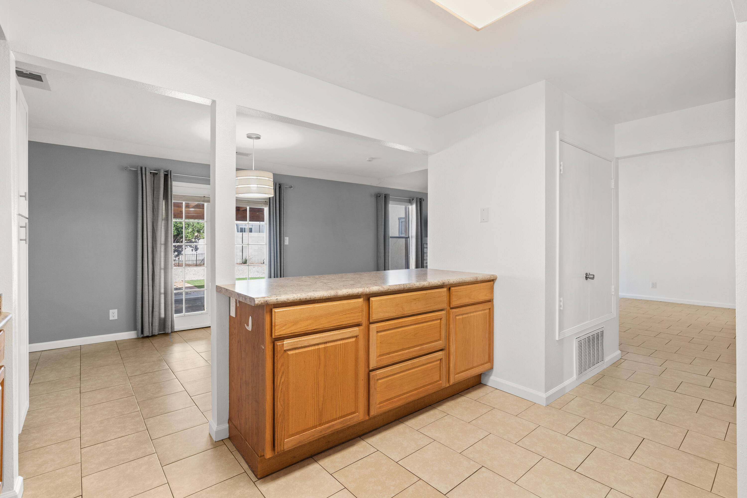 792 STAGECOACH Road SE