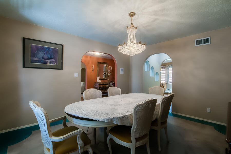 701 LOS POBLANOS RANCH Road NW