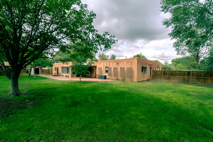 10 APPLEWOOD Lane NW