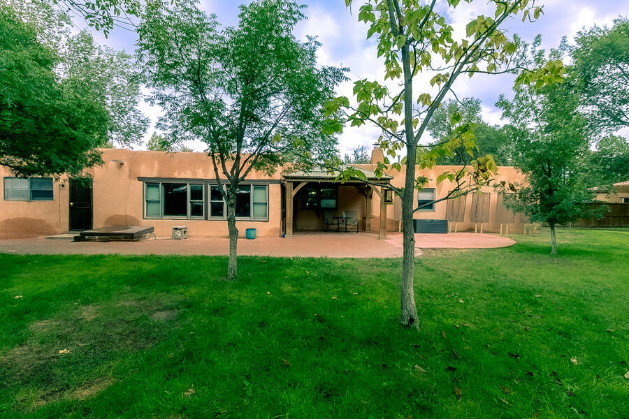 10 APPLEWOOD Lane NW