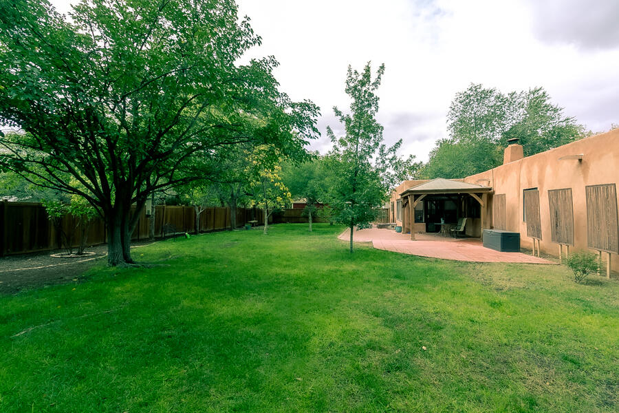 10 APPLEWOOD Lane NW