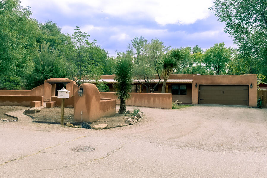 10 APPLEWOOD Lane NW