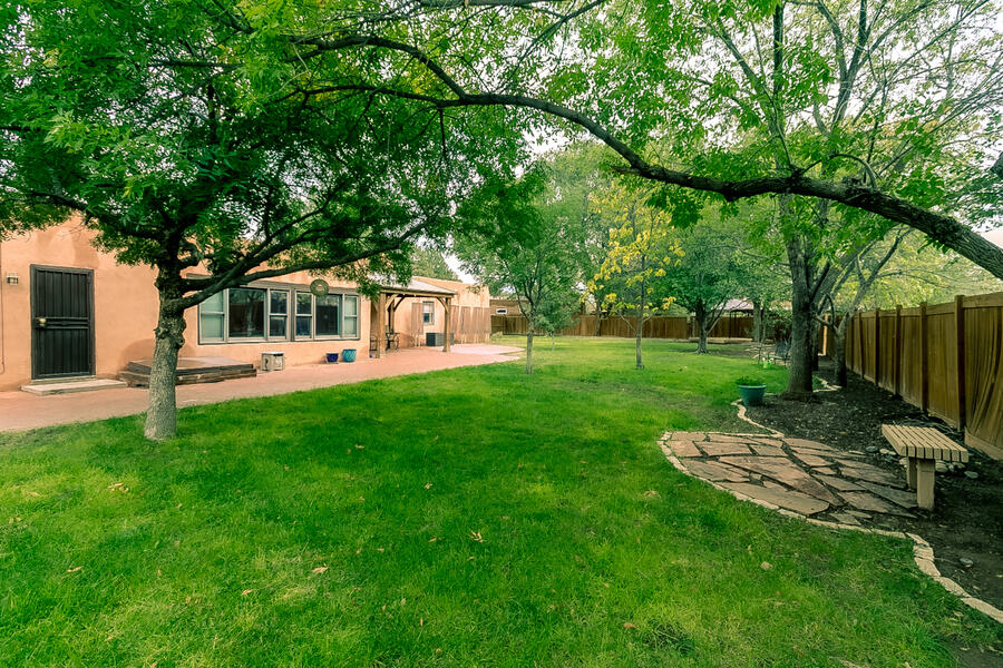 10 APPLEWOOD Lane NW