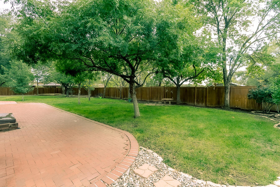10 APPLEWOOD Lane NW