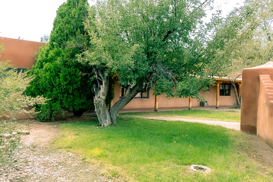 10 APPLEWOOD Lane NW