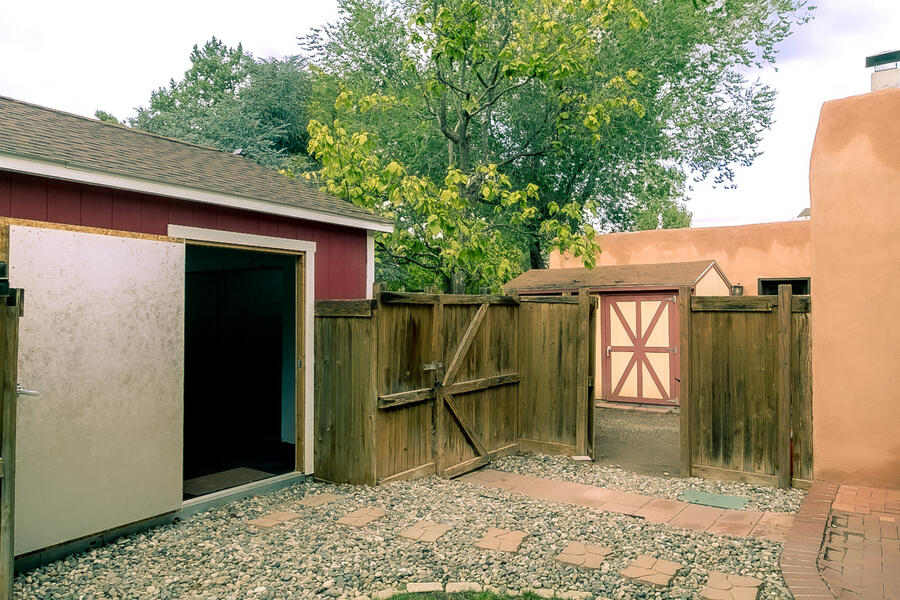 10 APPLEWOOD Lane NW