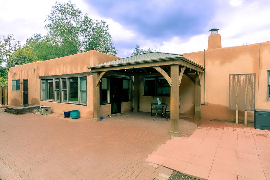 10 APPLEWOOD Lane NW