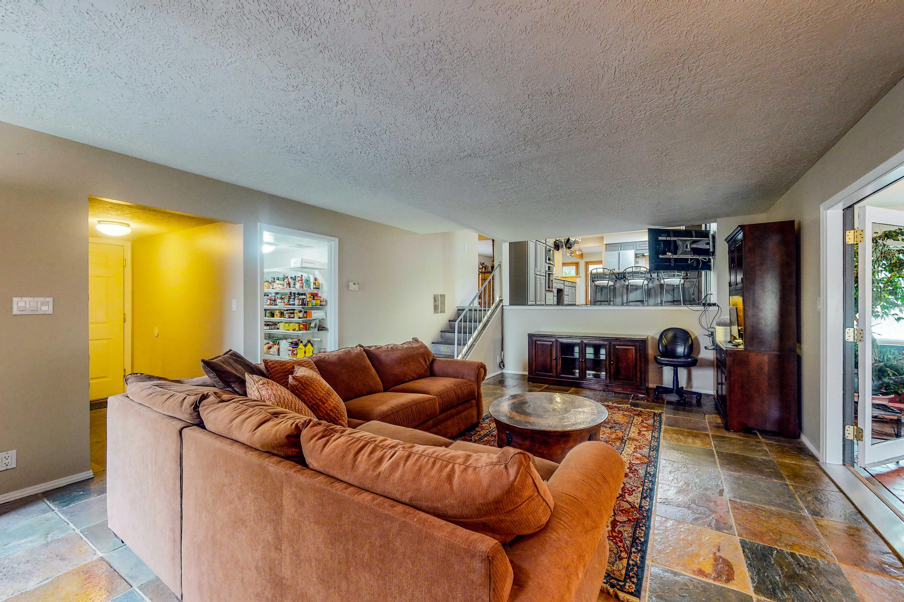 904 Four Hills Road SE