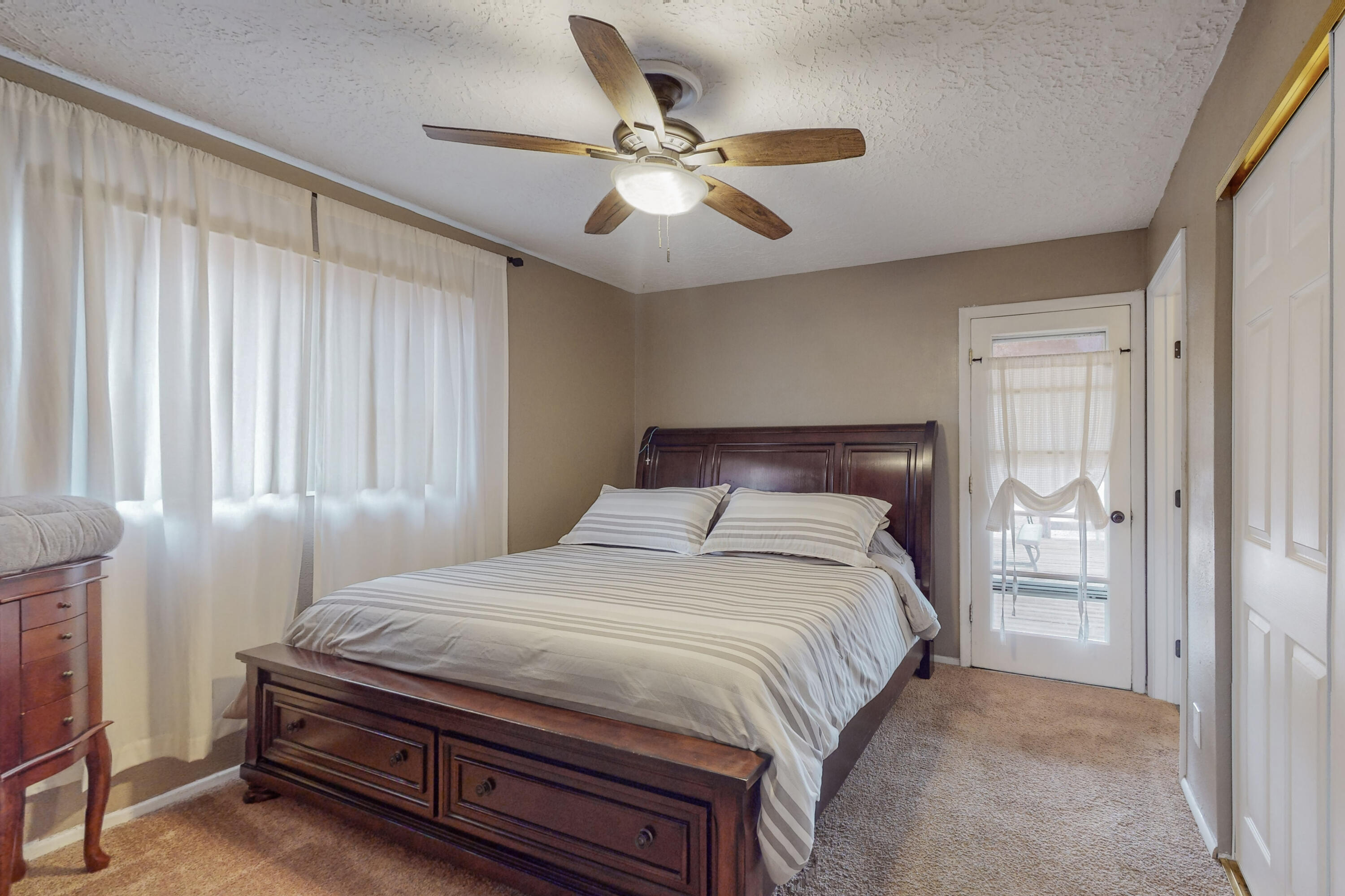3702 JEANNE Court NE