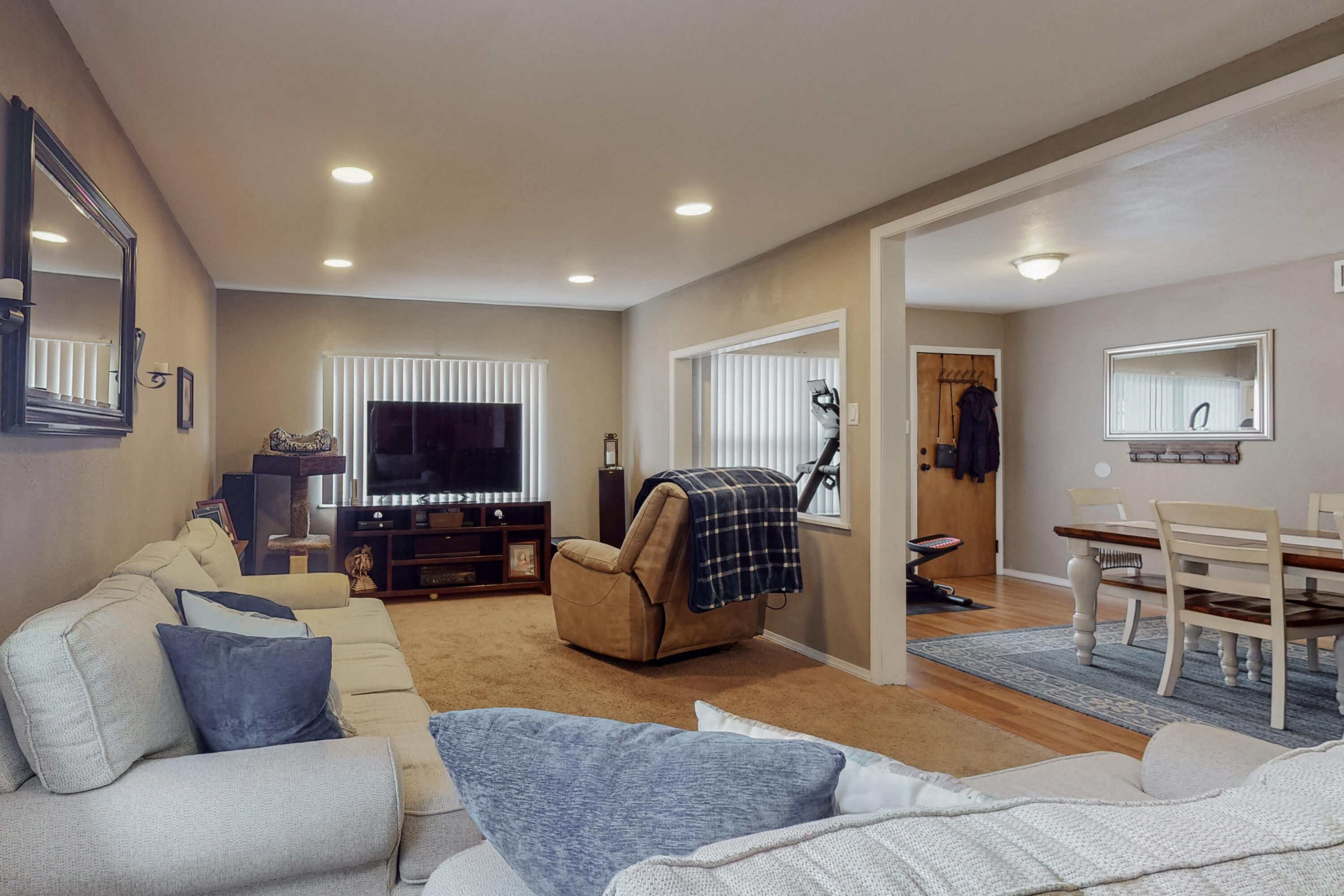 3702 JEANNE Court NE