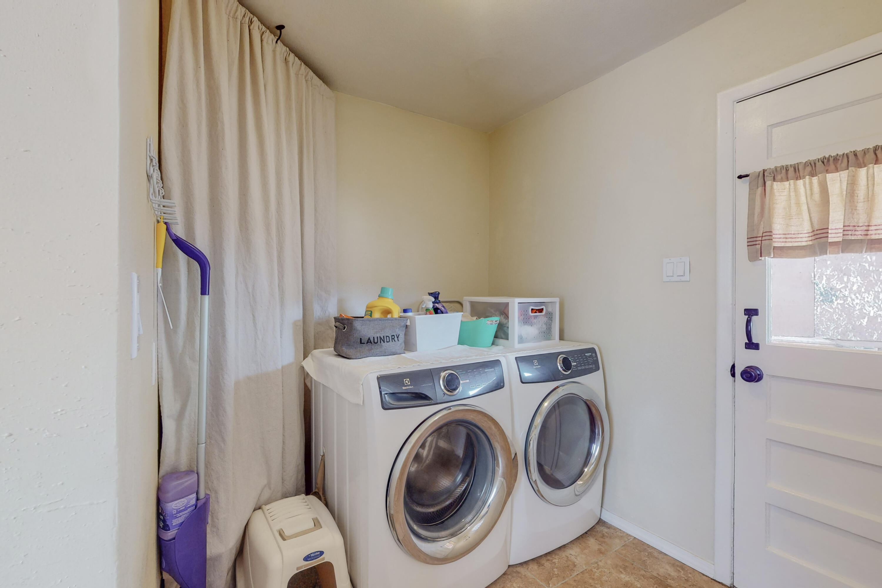 3702 JEANNE Court NE