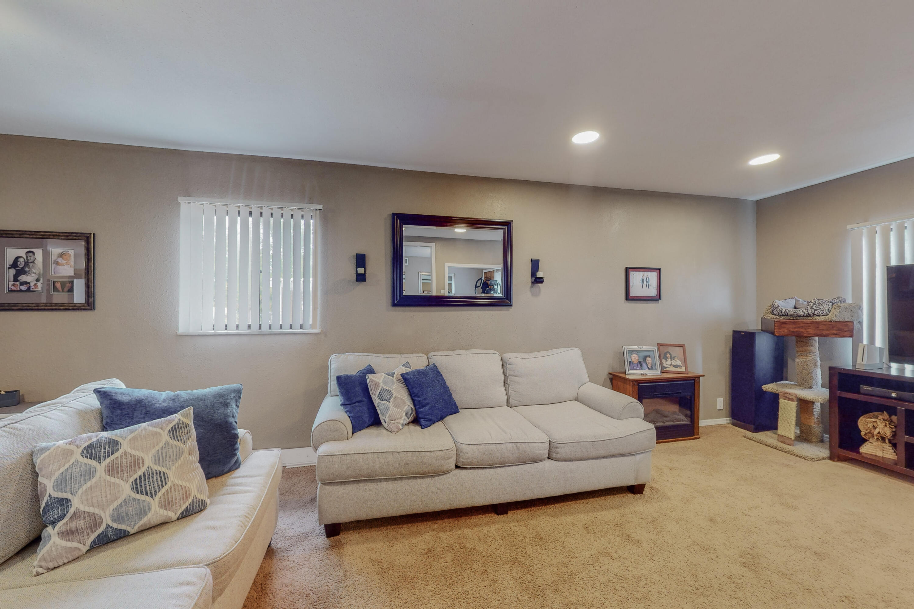 3702 JEANNE Court NE