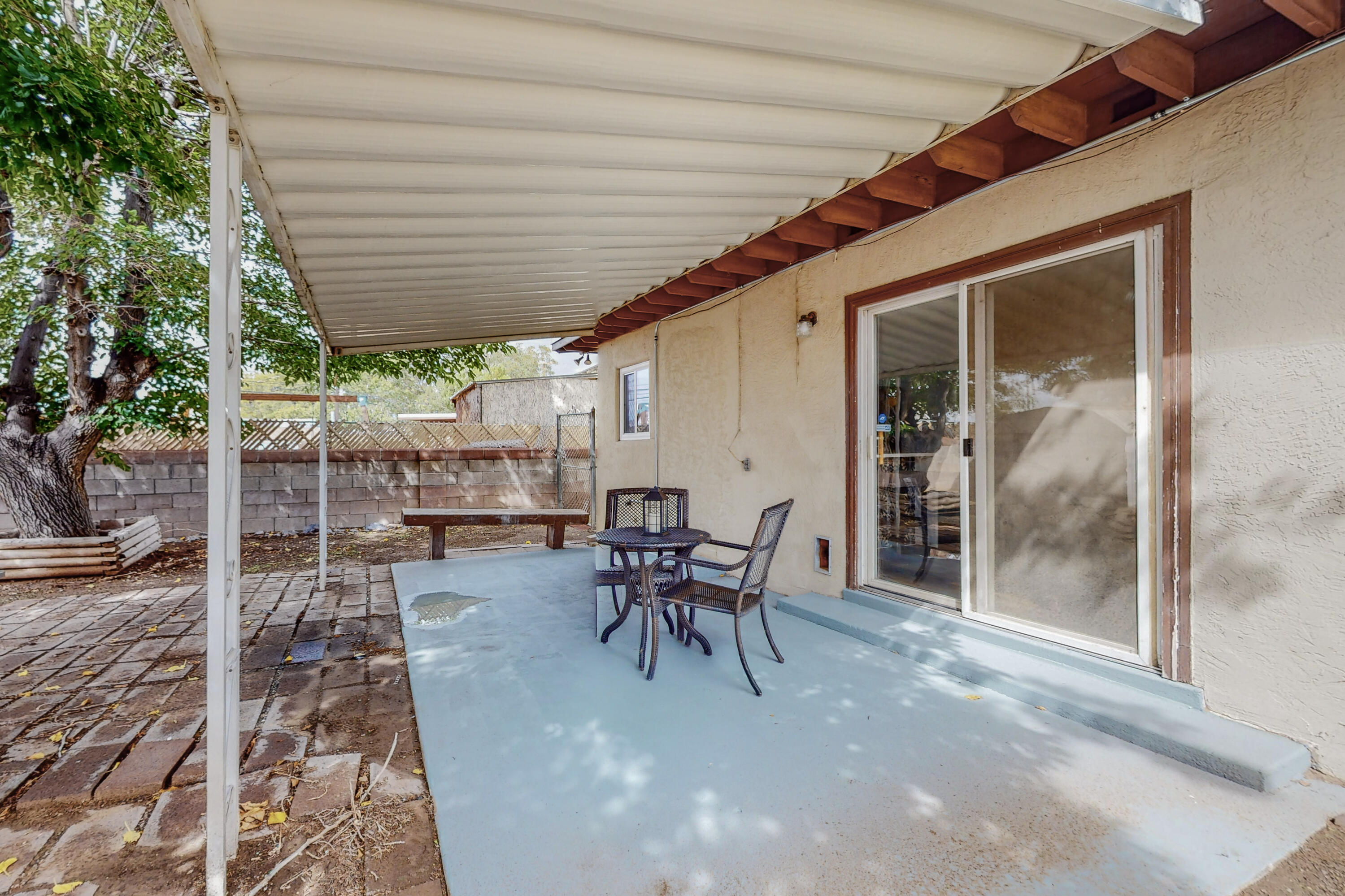 3704 JEANNE Court NE