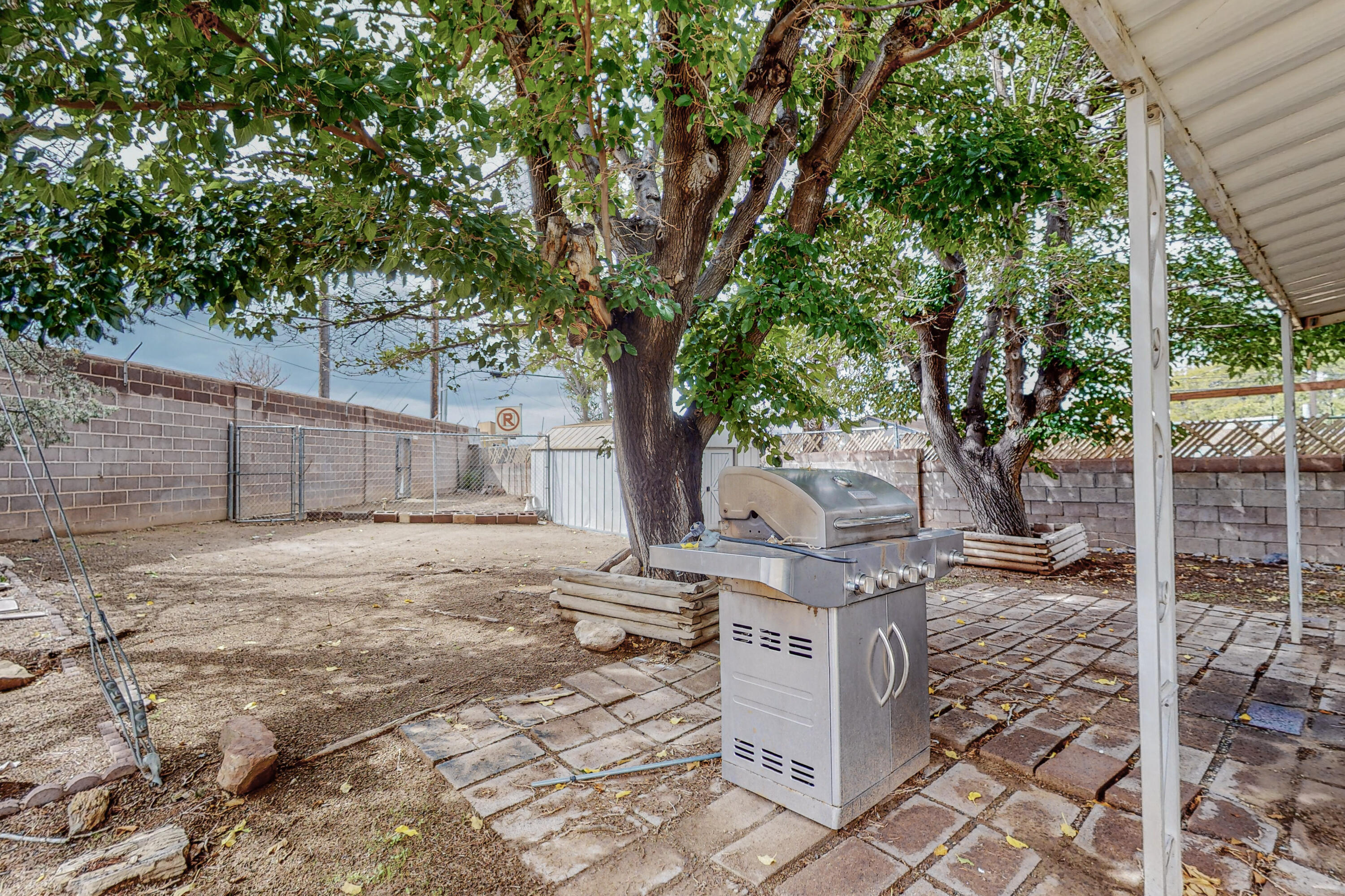 3704 JEANNE Court NE