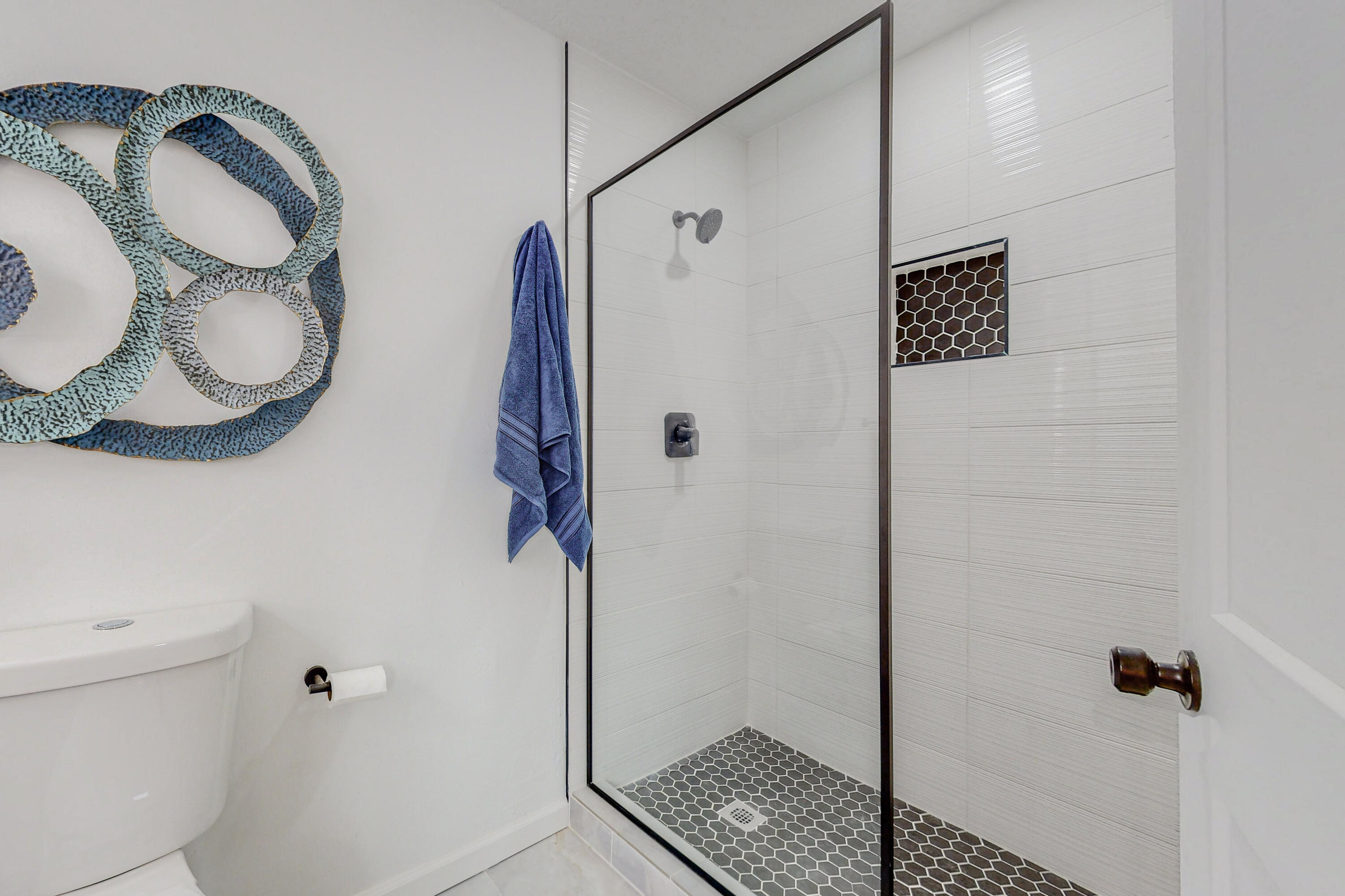 3704 JEANNE Court NE