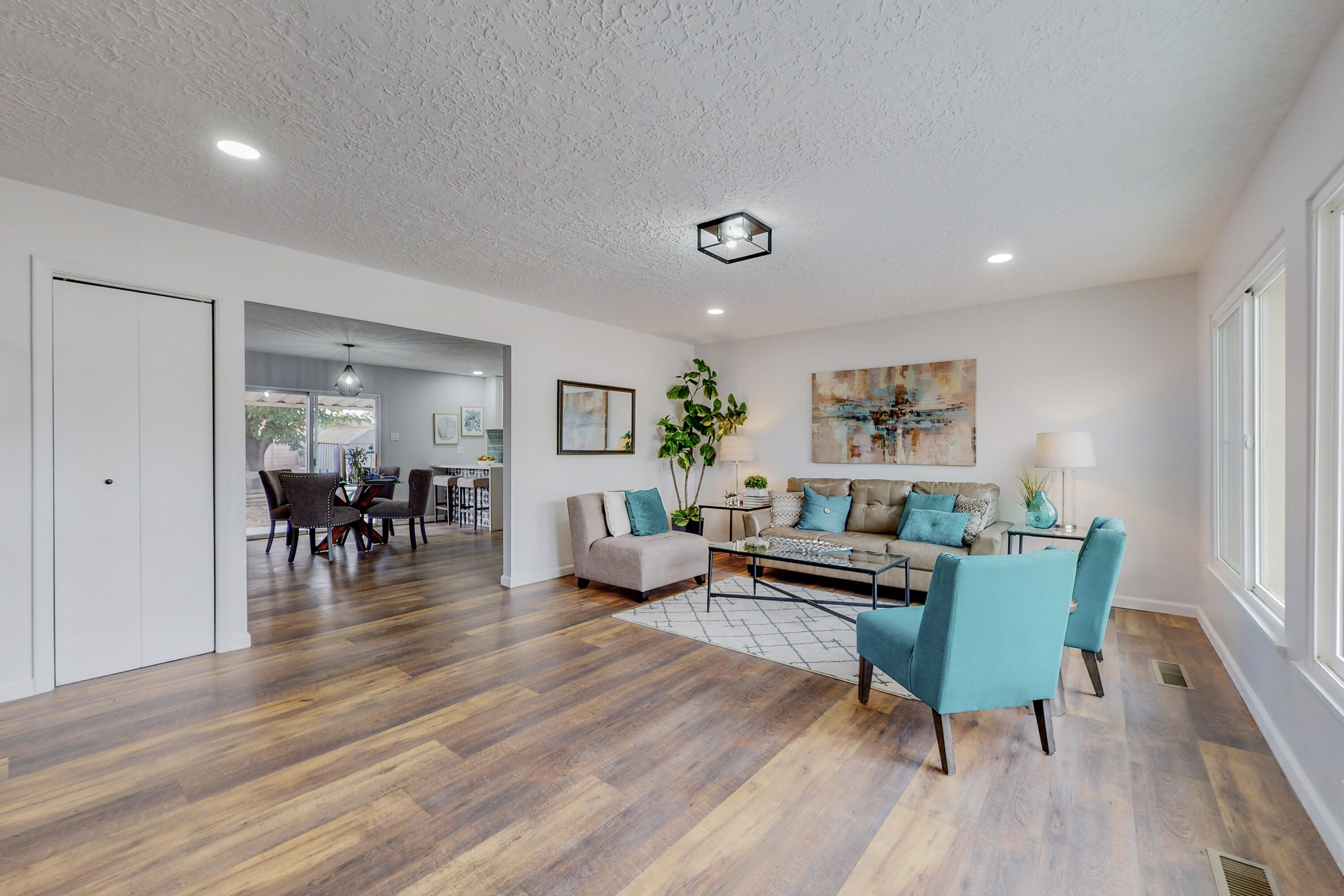 3704 JEANNE Court NE