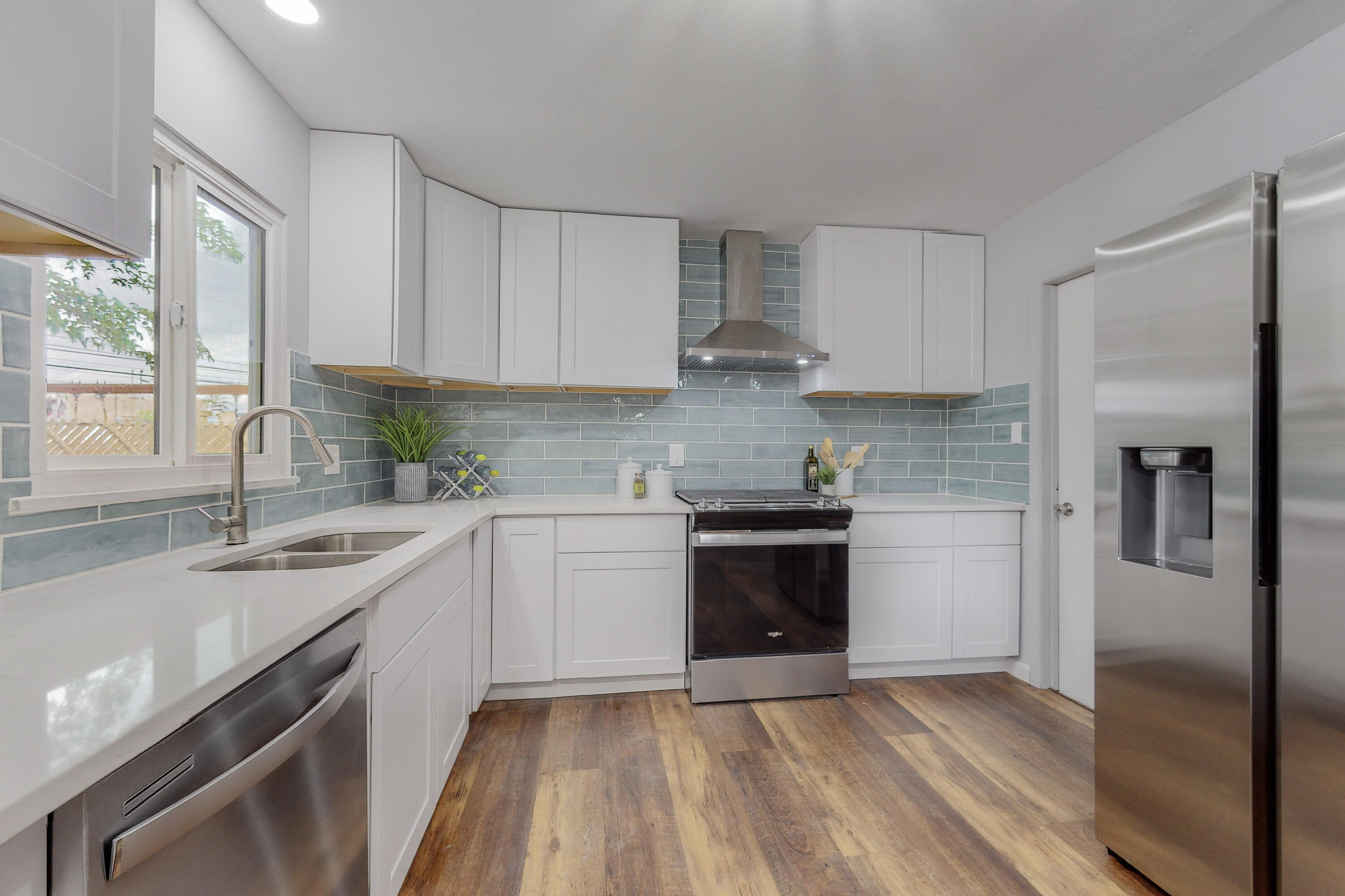 3704 JEANNE Court NE