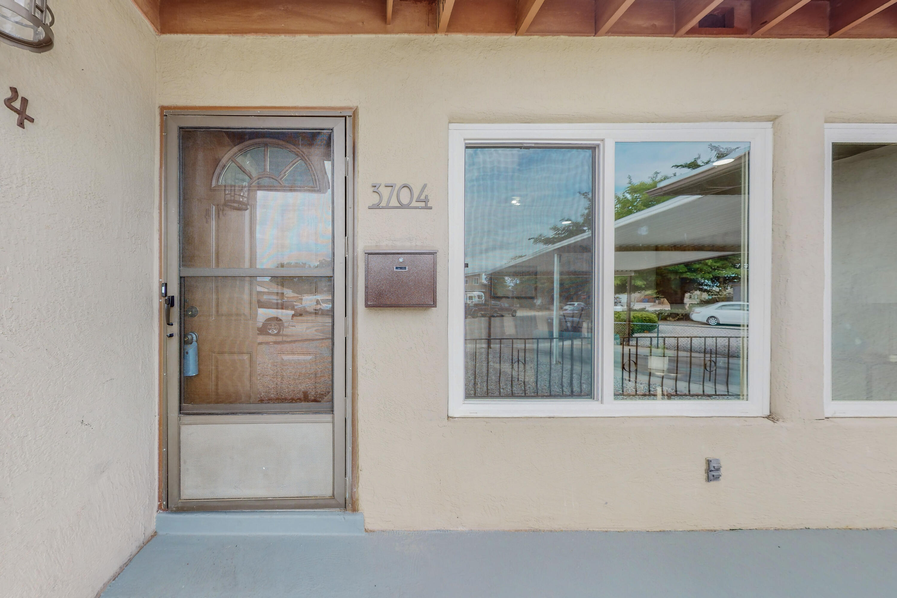 3704 JEANNE Court NE