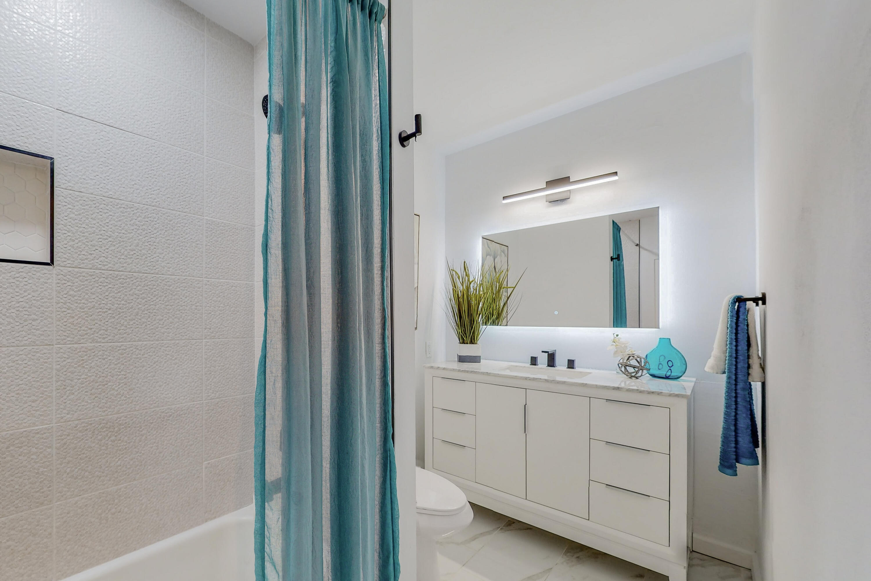 3704 JEANNE Court NE
