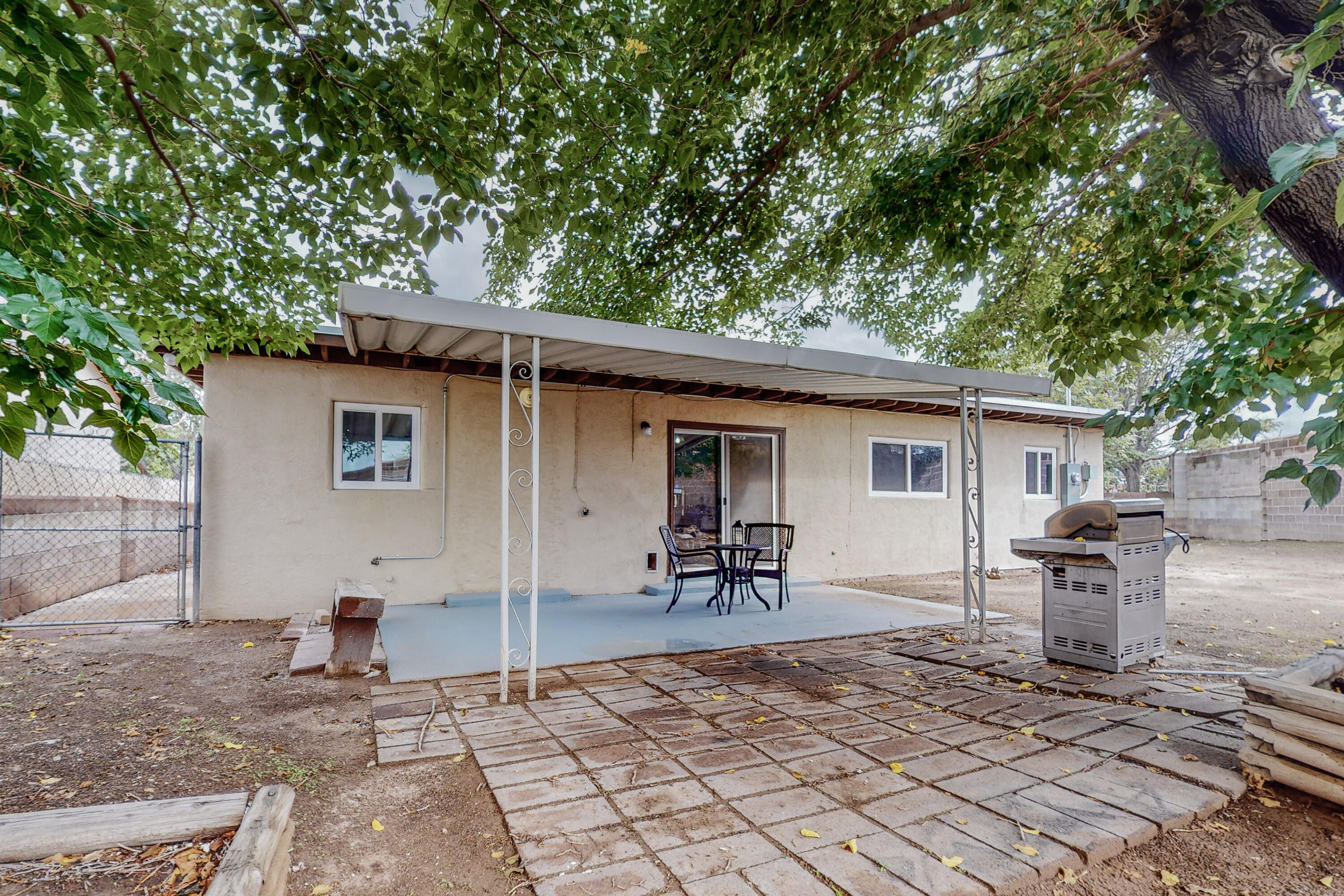 3704 JEANNE Court NE