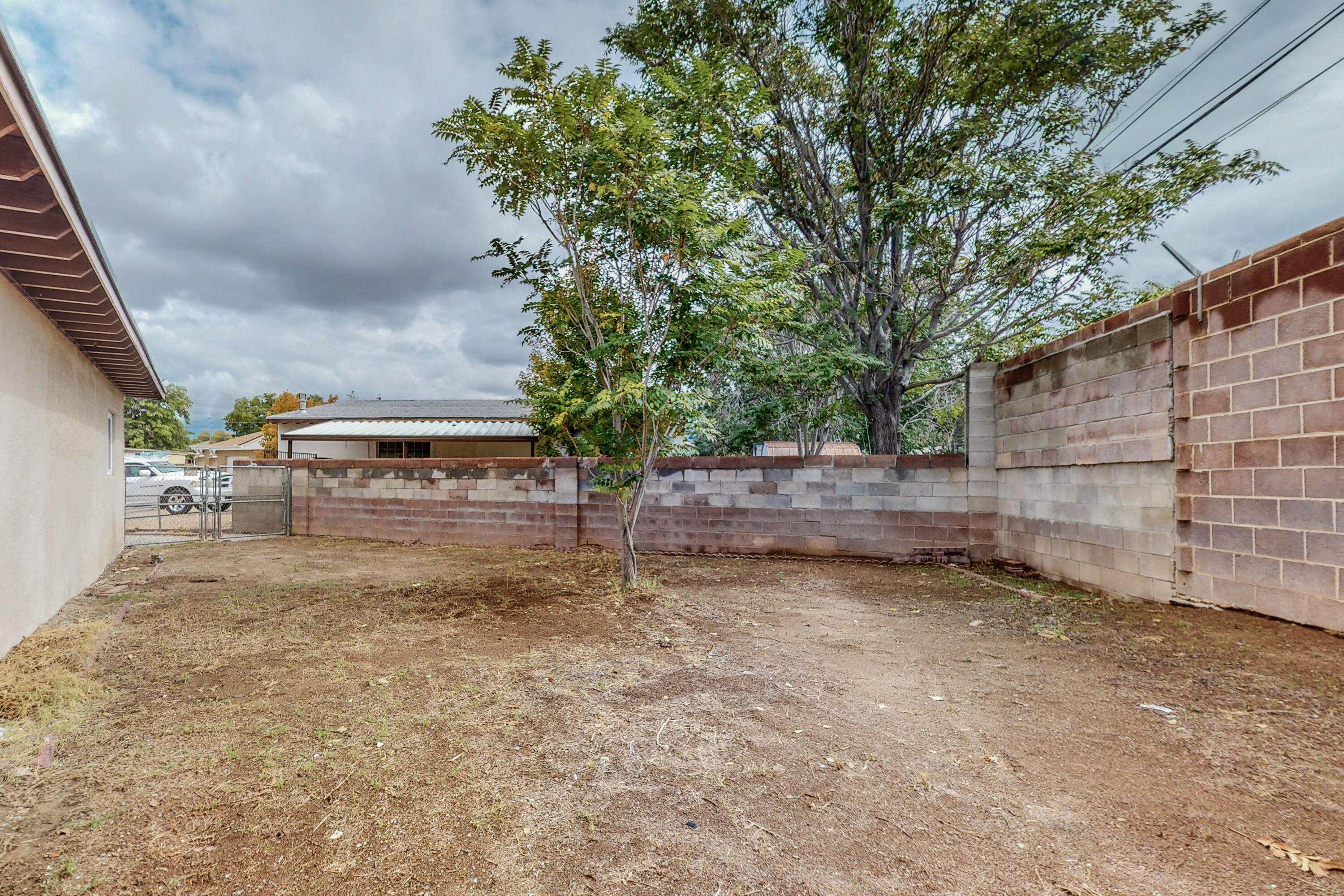 3704 JEANNE Court NE