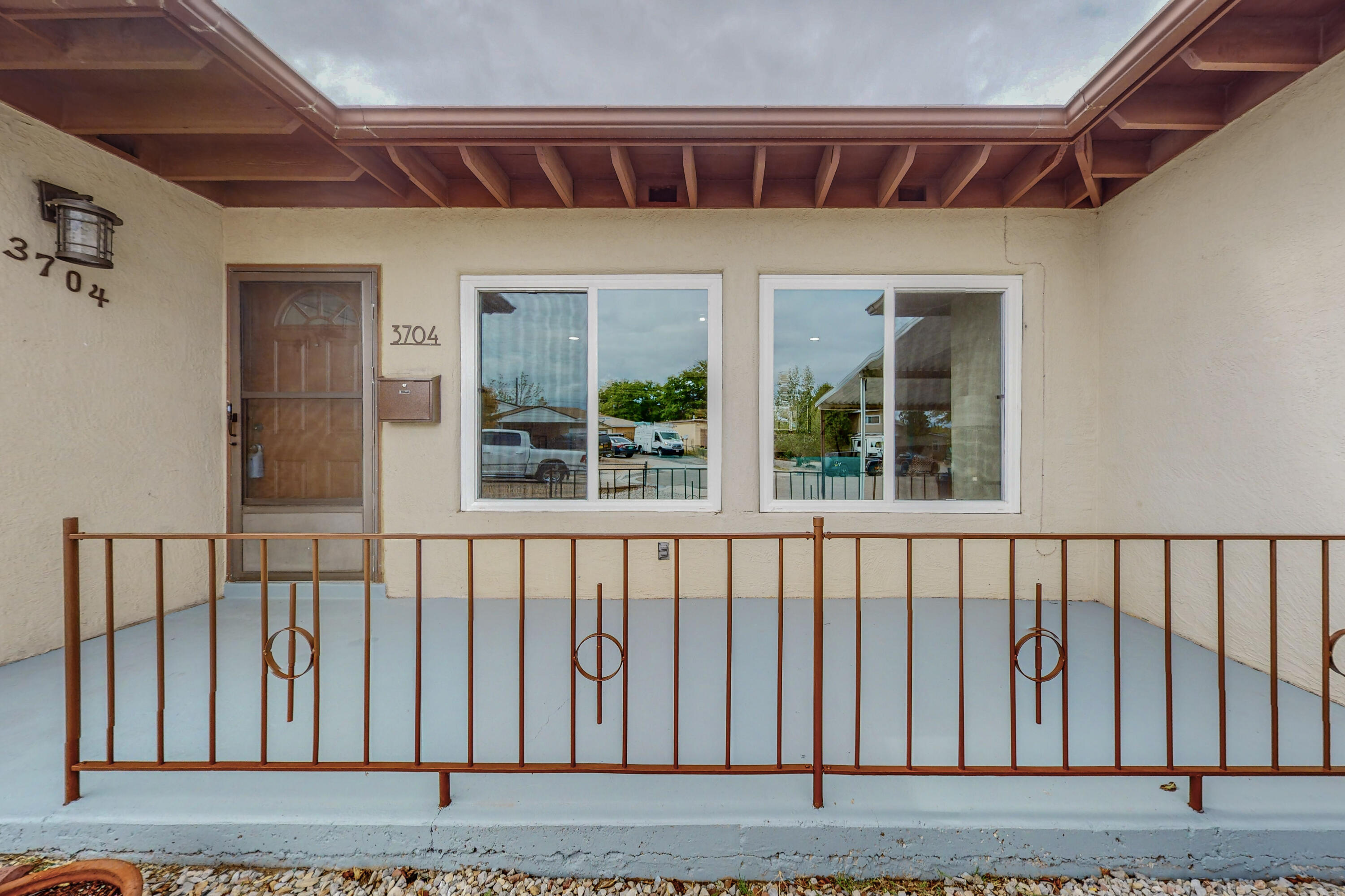 3704 JEANNE Court NE