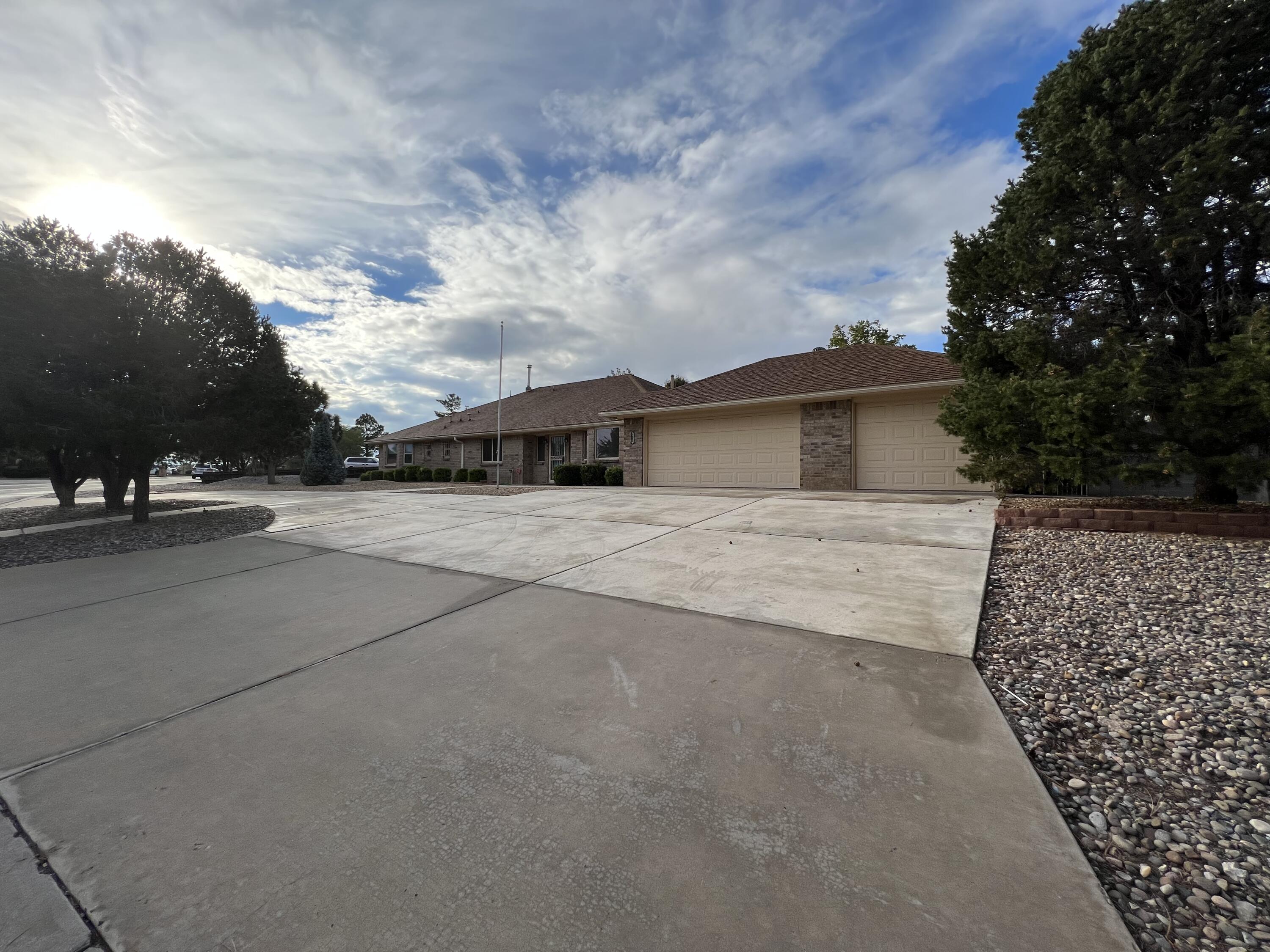 5003 RUSSELL Drive NW
