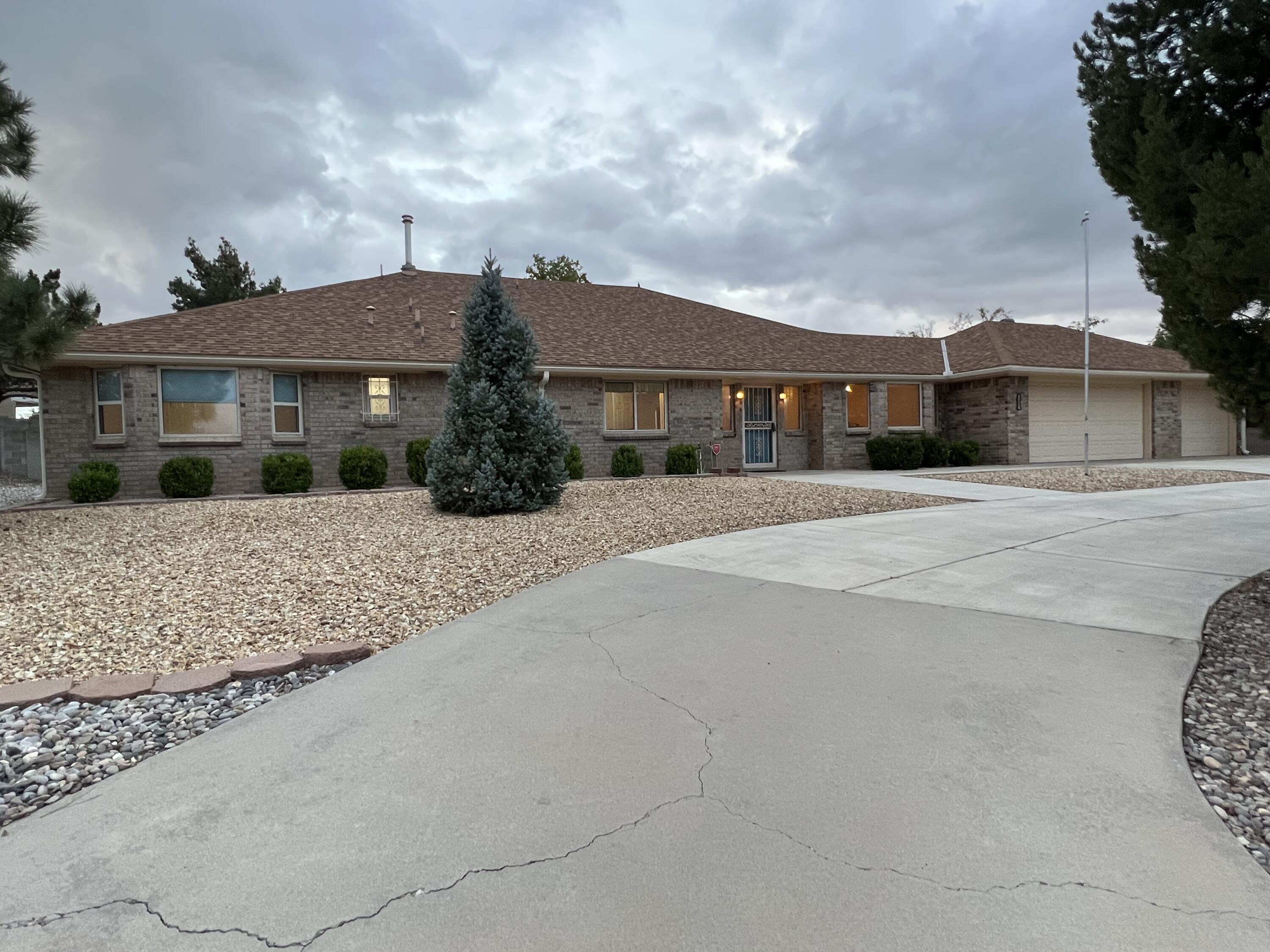 5003 RUSSELL Drive NW