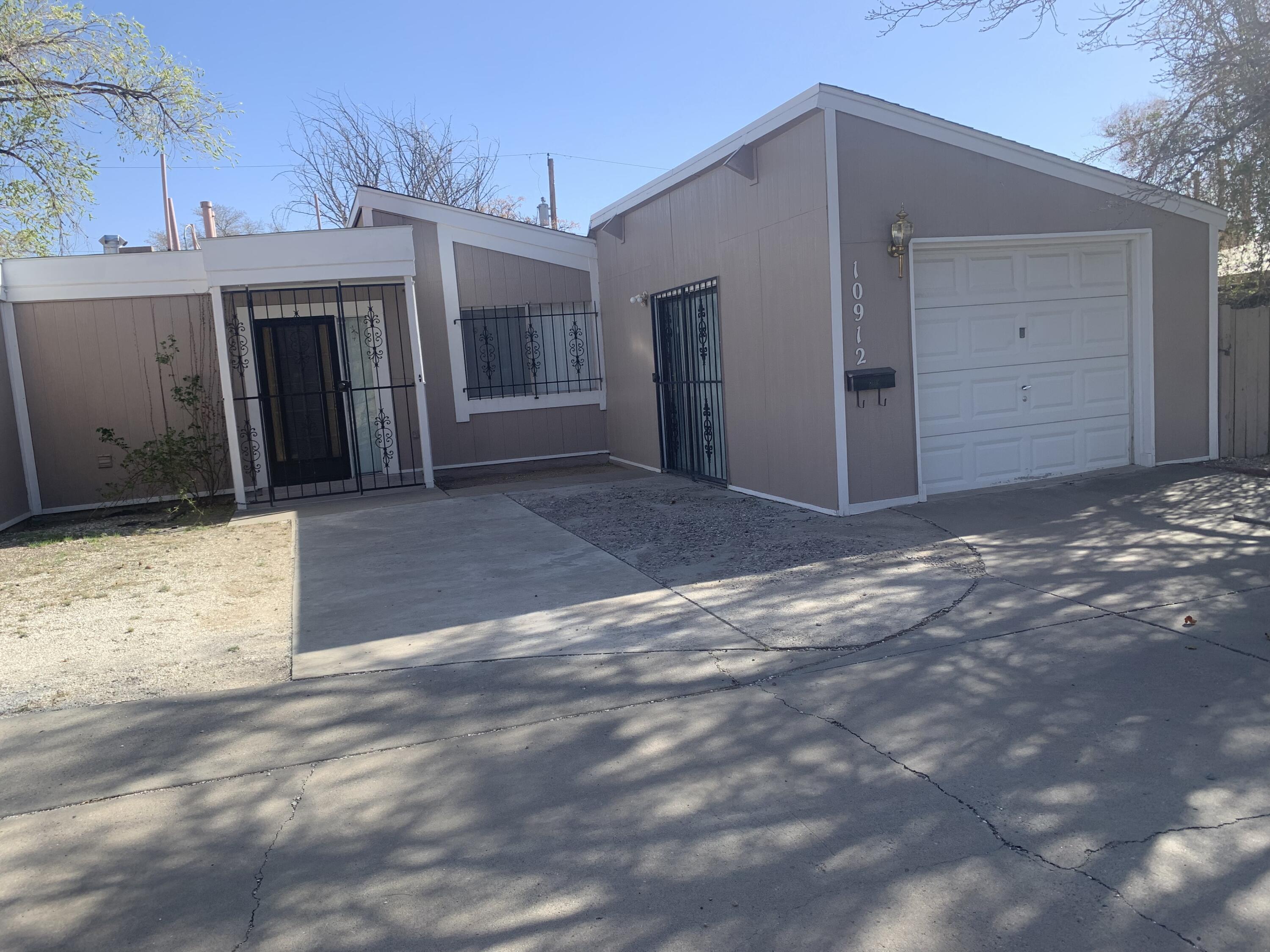 10912 CANDELARIA Road NE