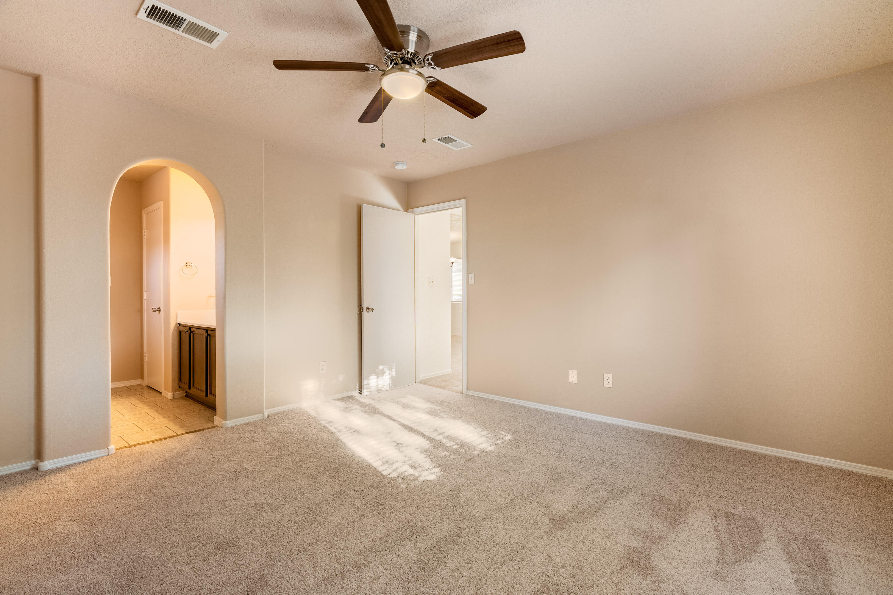 208 CALLE DEL REY SW