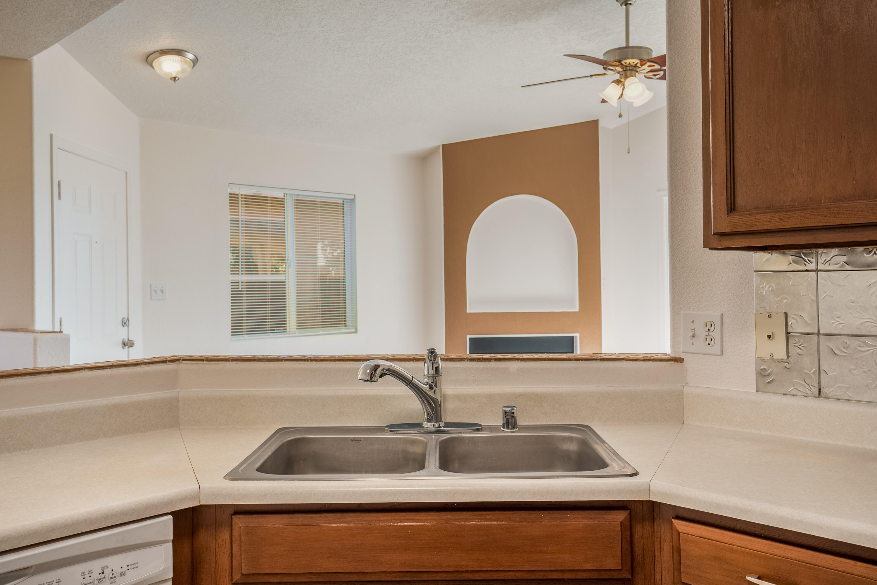 208 CALLE DEL REY SW