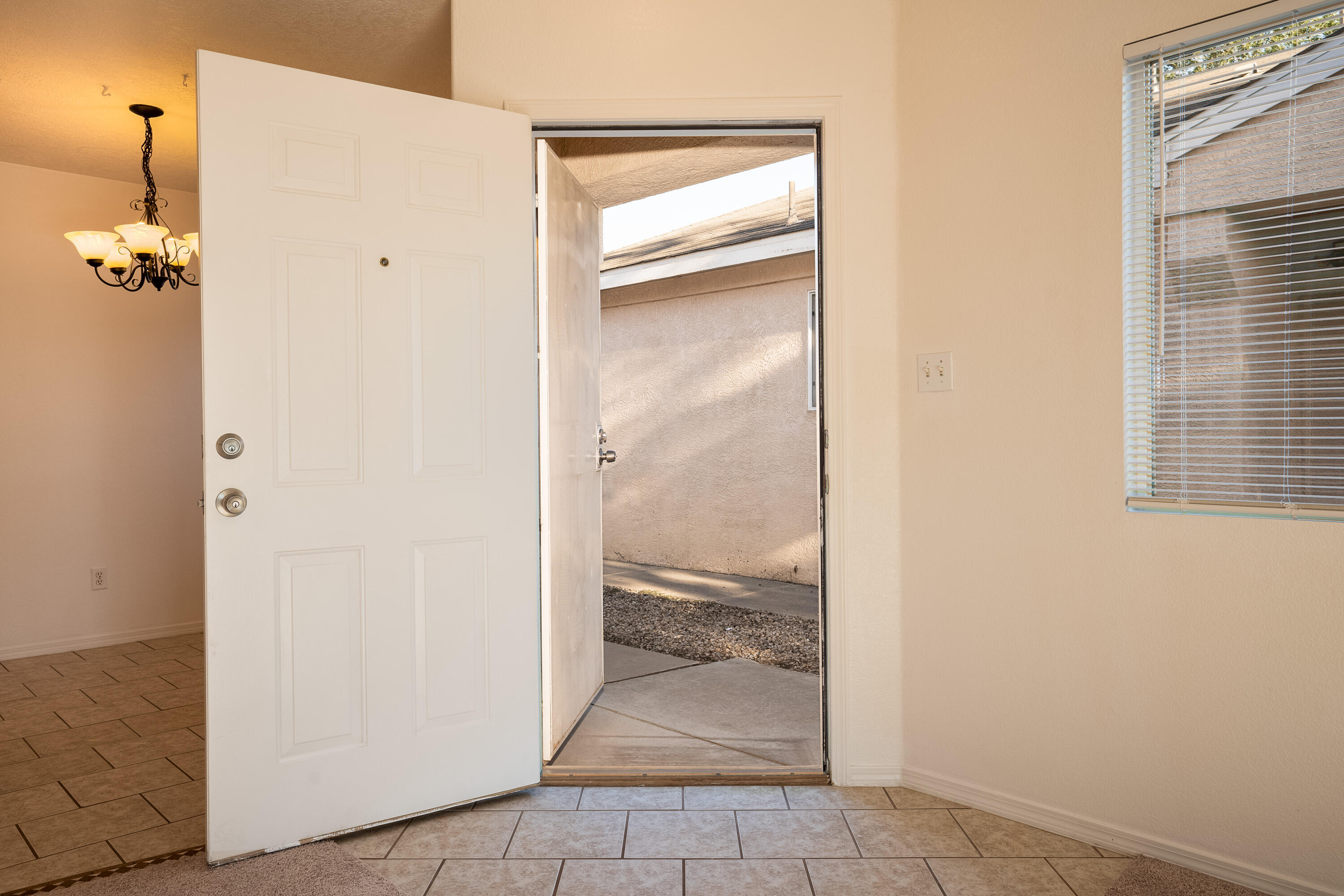 208 CALLE DEL REY SW