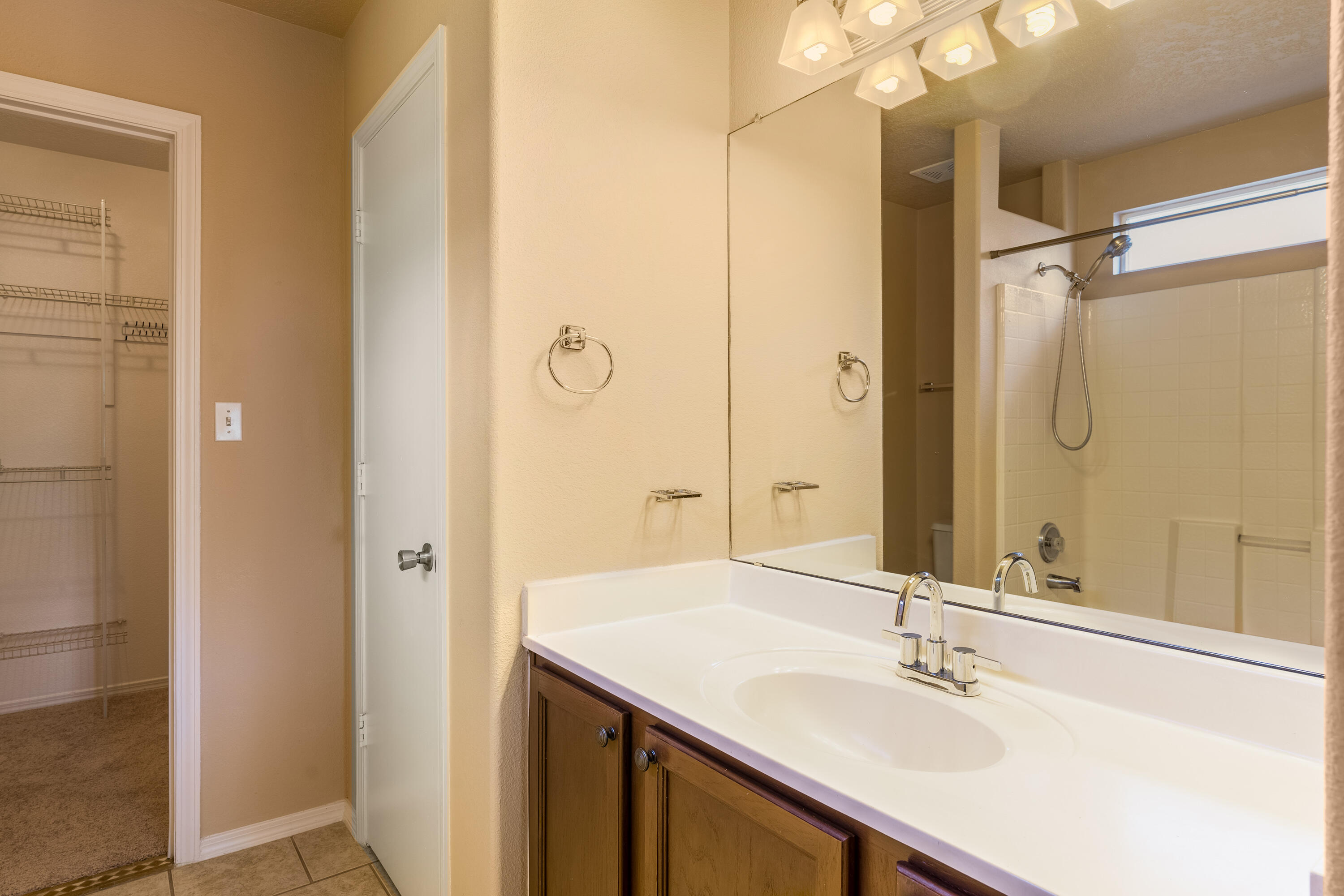 208 CALLE DEL REY SW