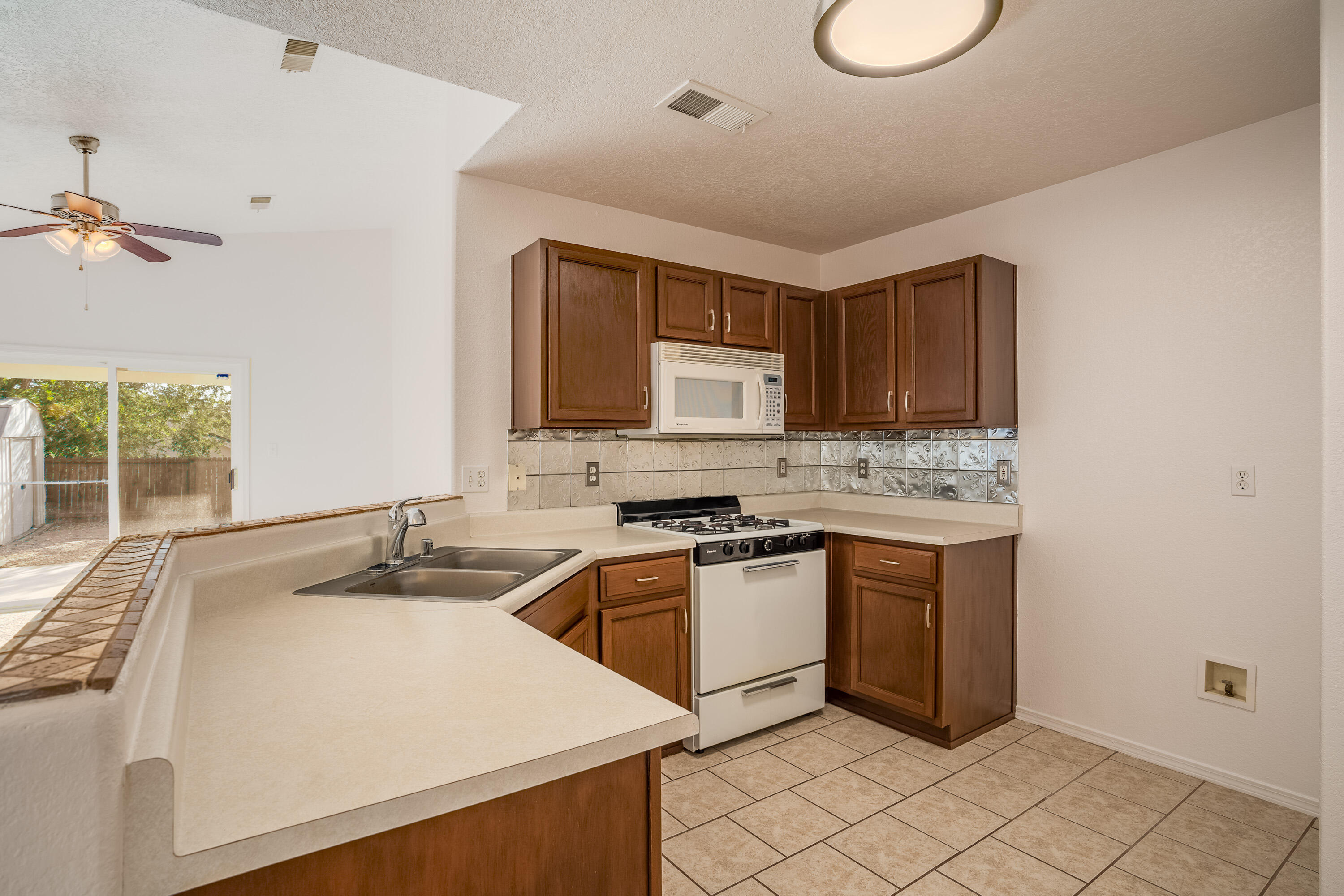208 CALLE DEL REY SW