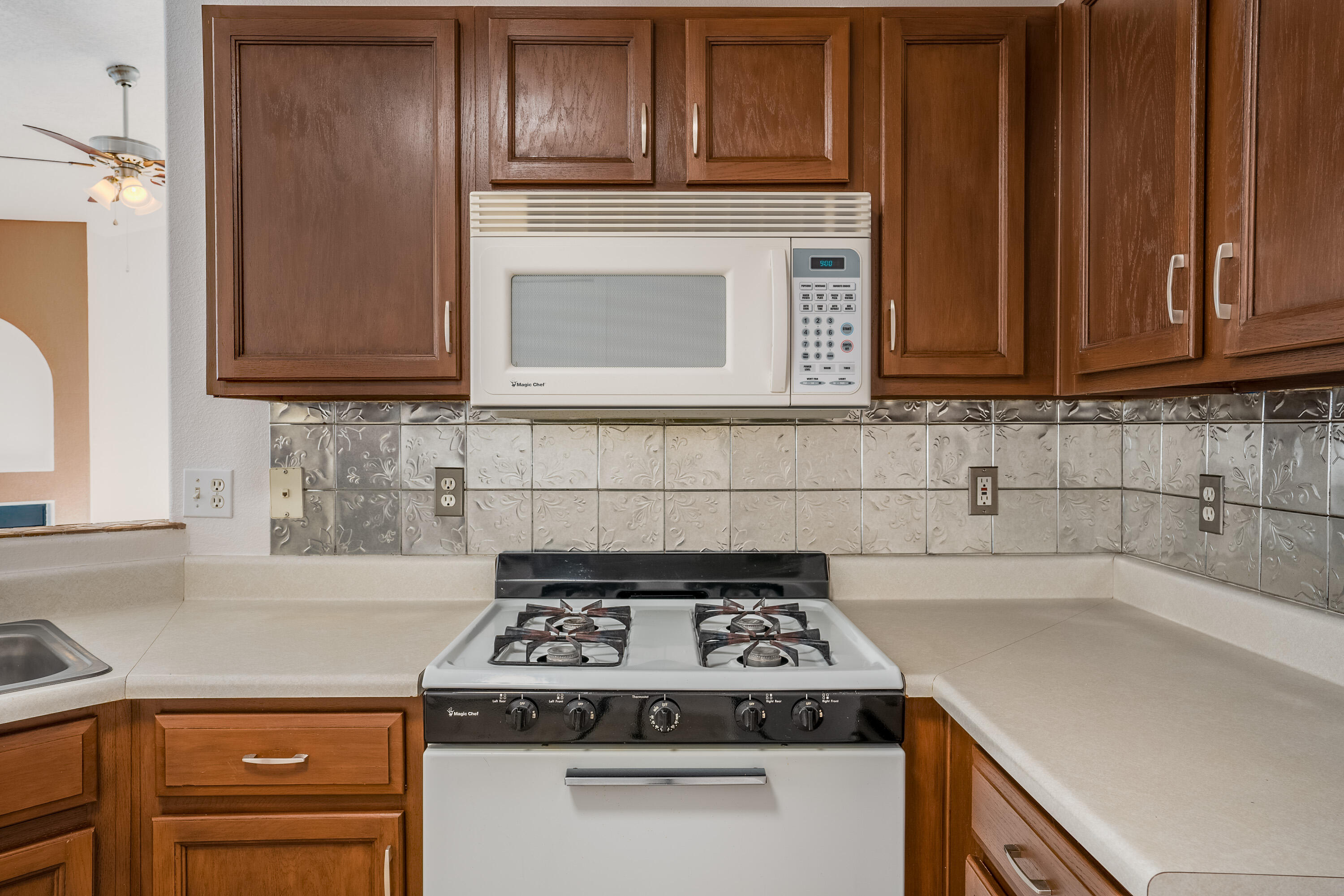 208 CALLE DEL REY SW