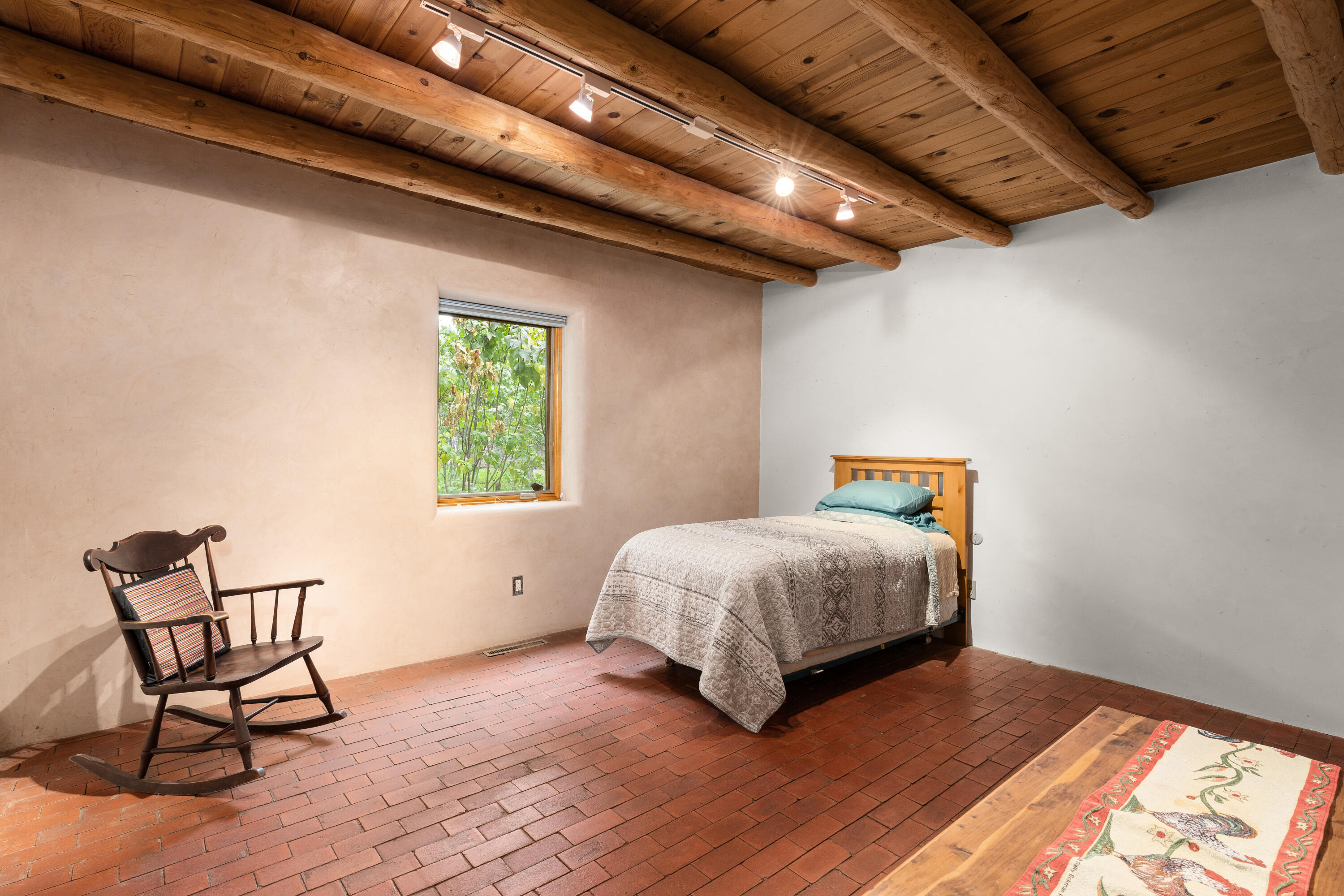 374 W MEADOWLARK Lane