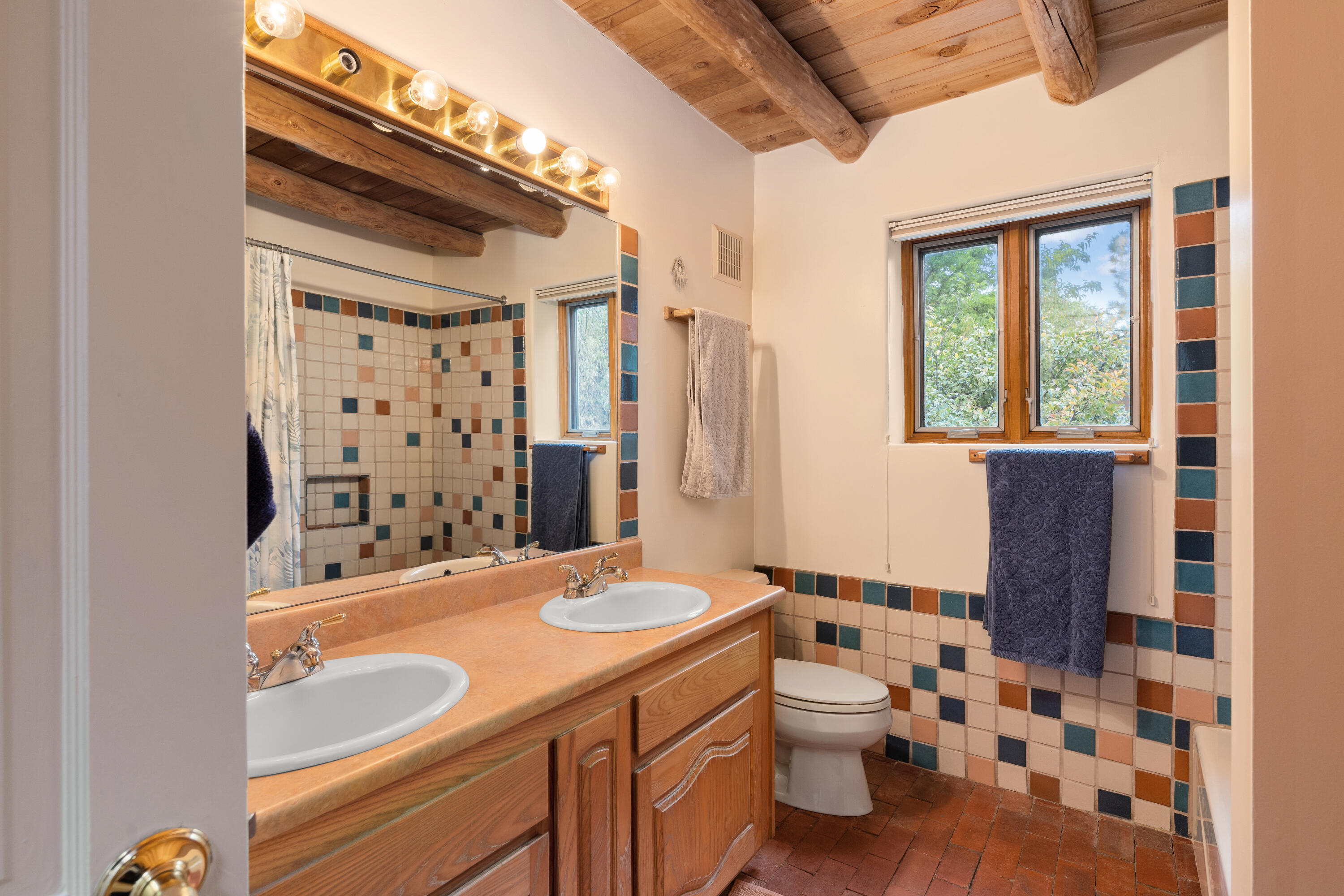 374 W MEADOWLARK Lane