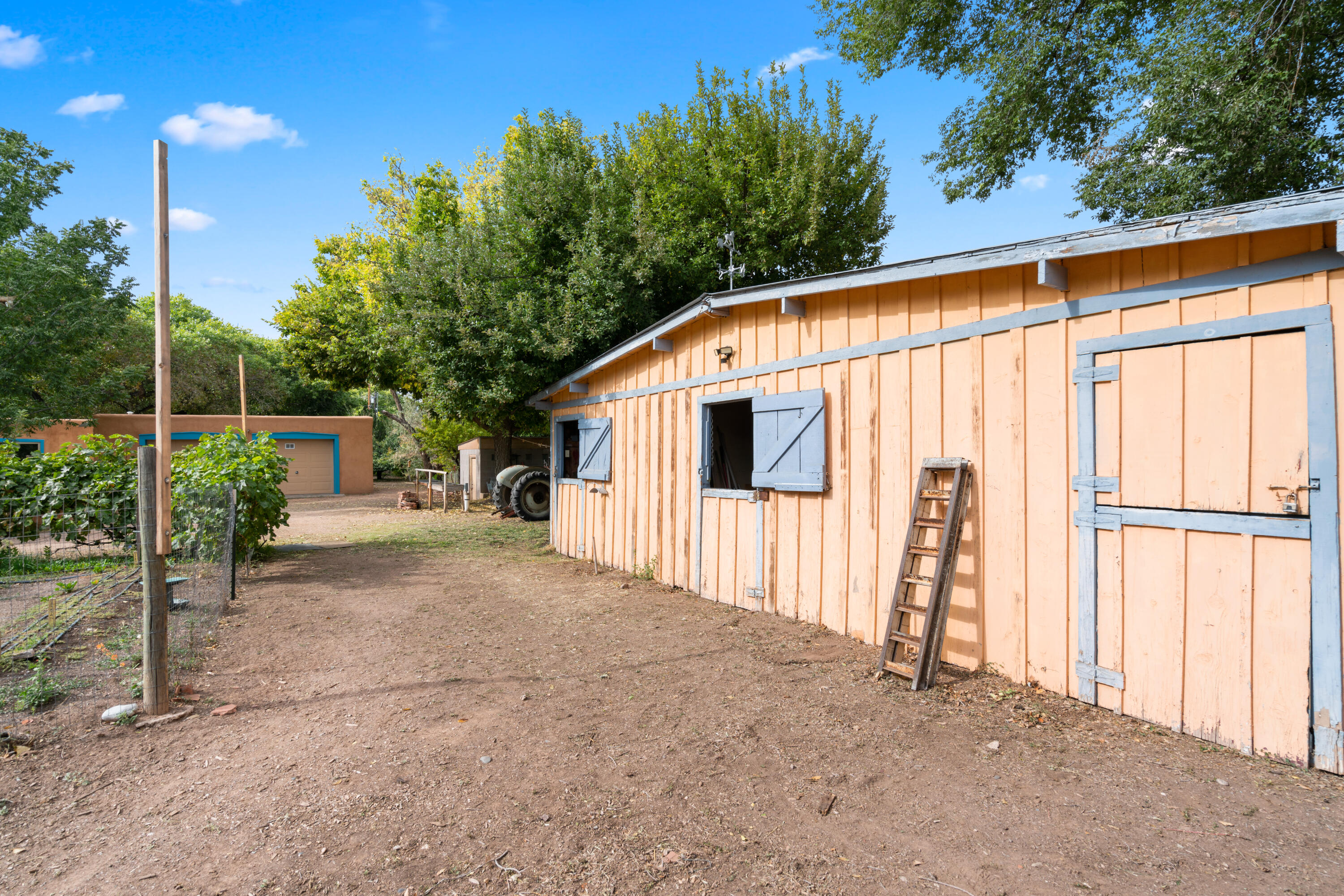 374 W MEADOWLARK Lane