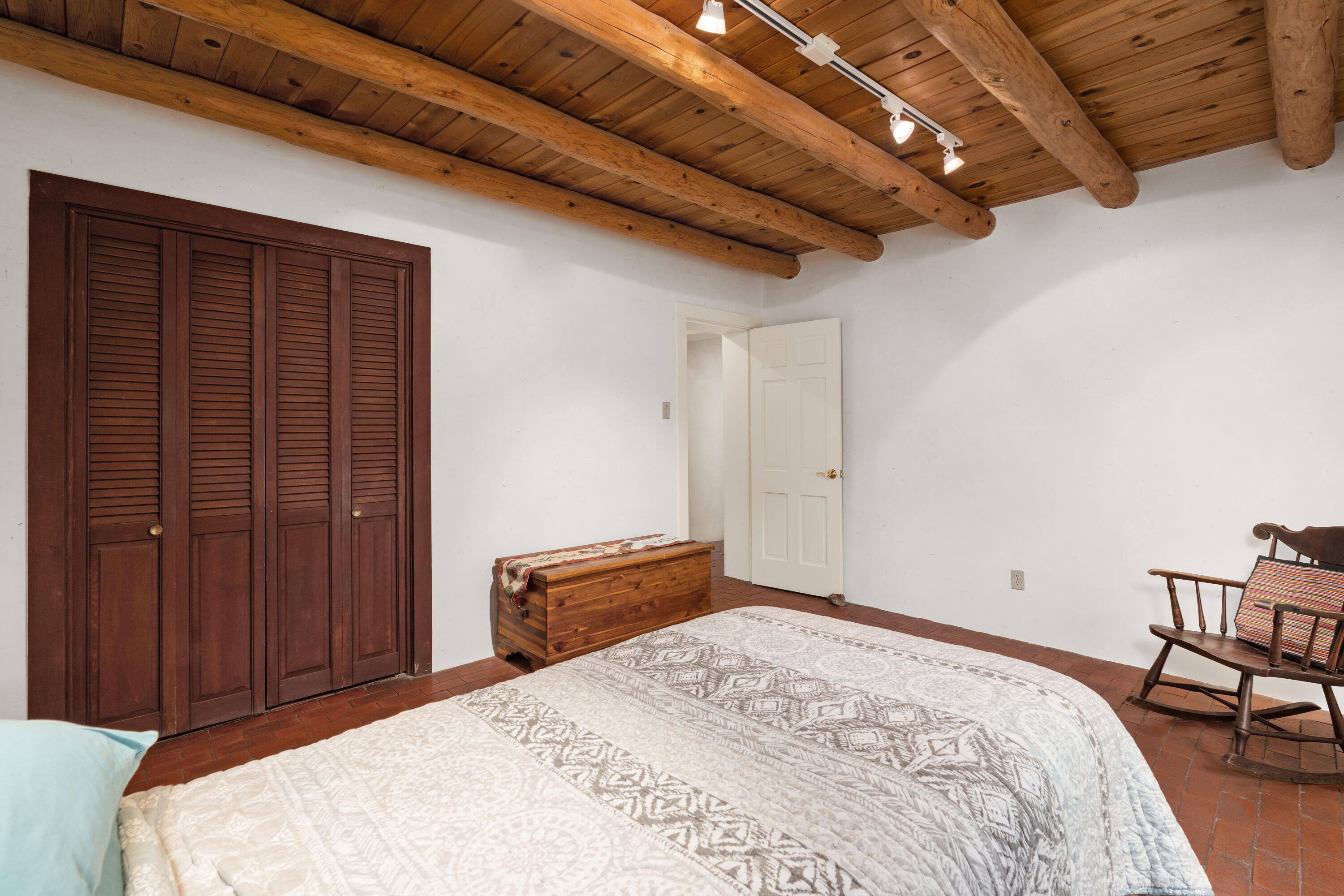 374 W MEADOWLARK Lane