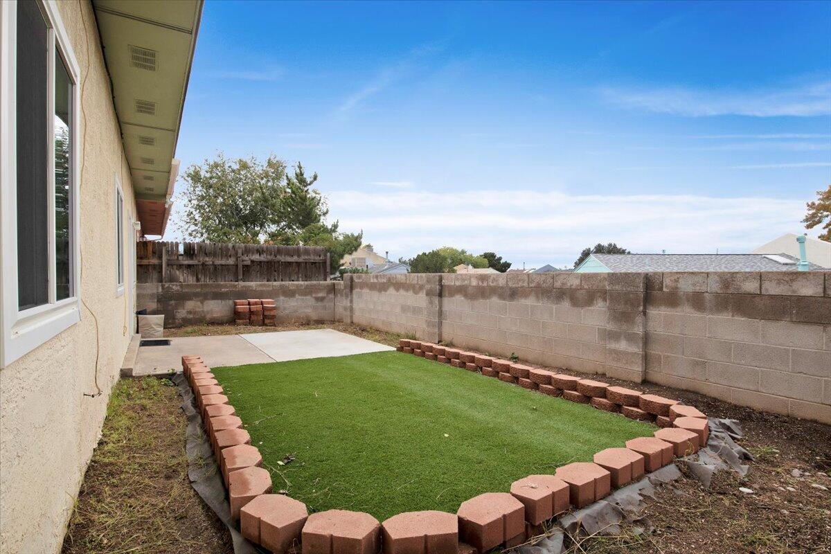 6917 BLACK PINE Place NE