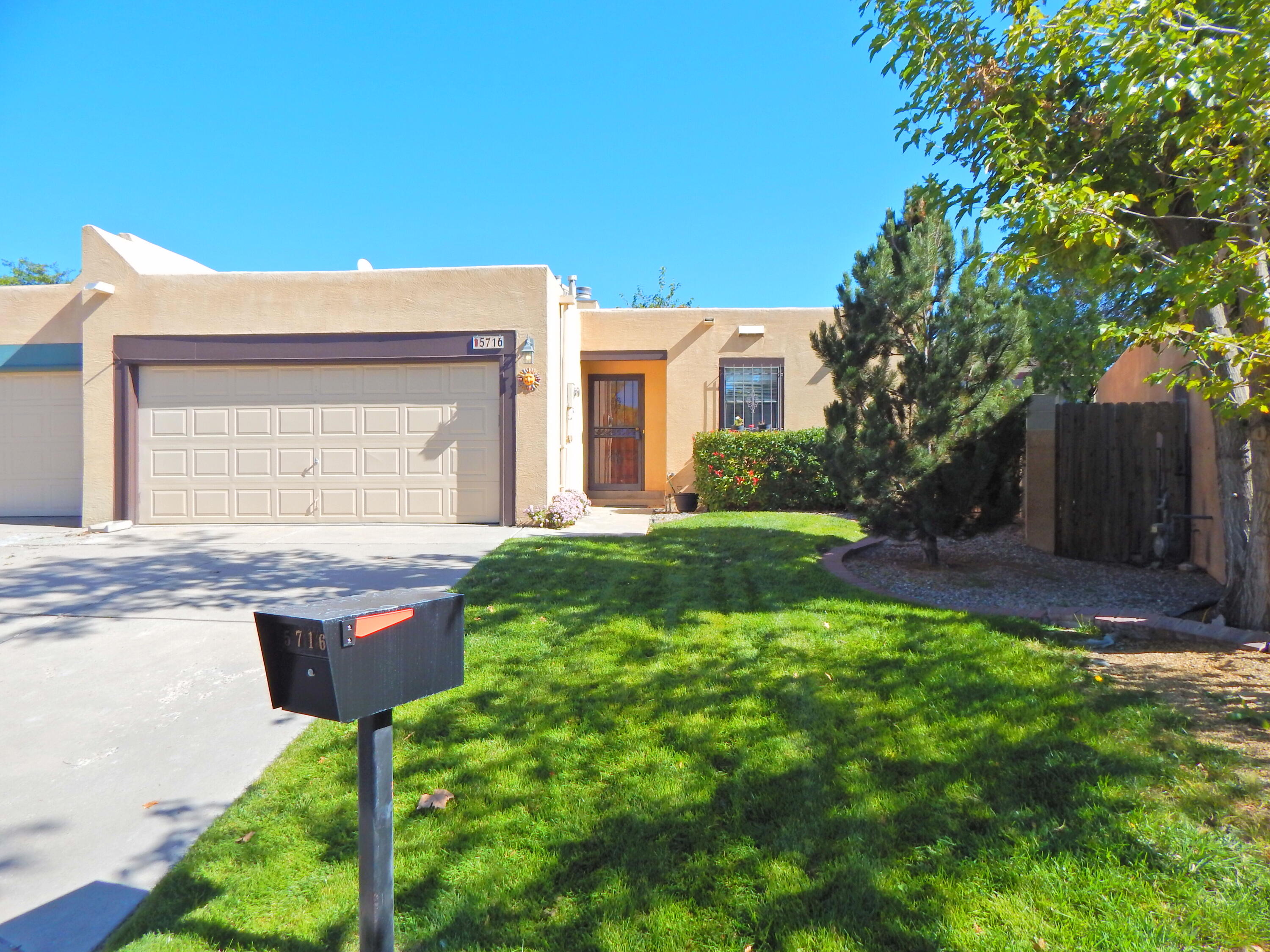 5716 Manzanillo Loop NE