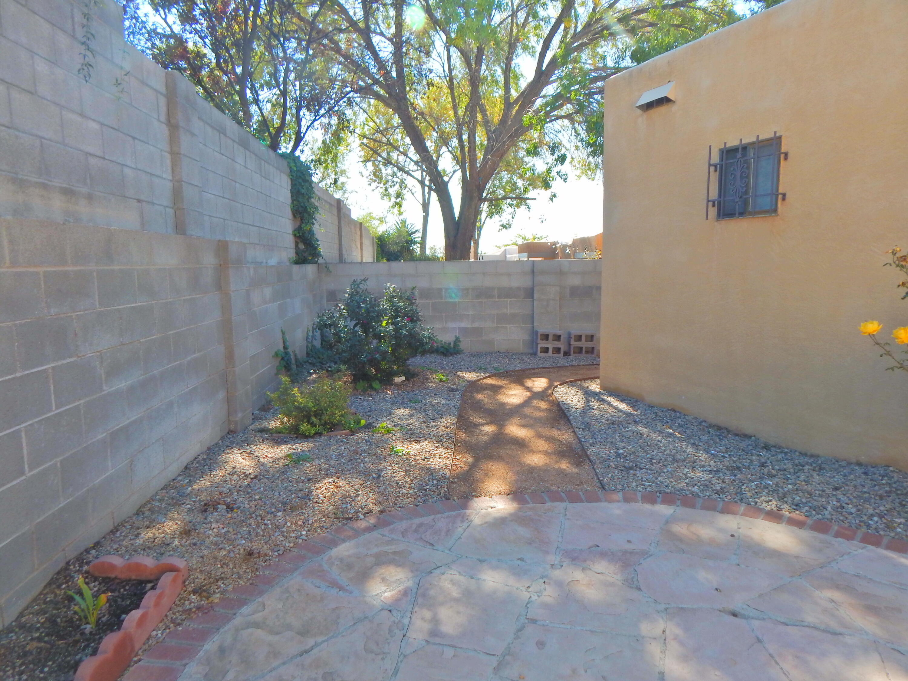 5716 Manzanillo Loop NE