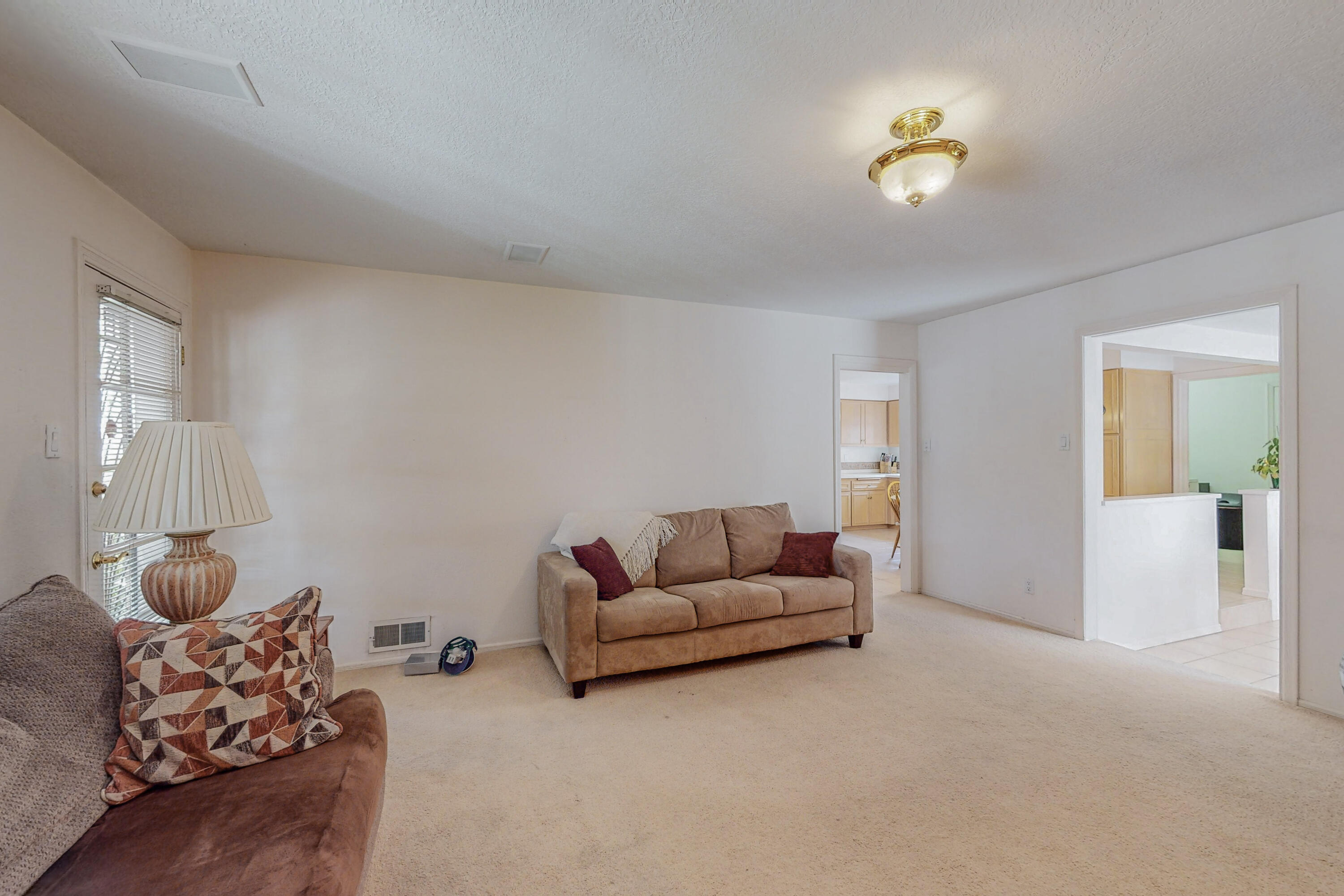 609 MADEIRA Drive NE