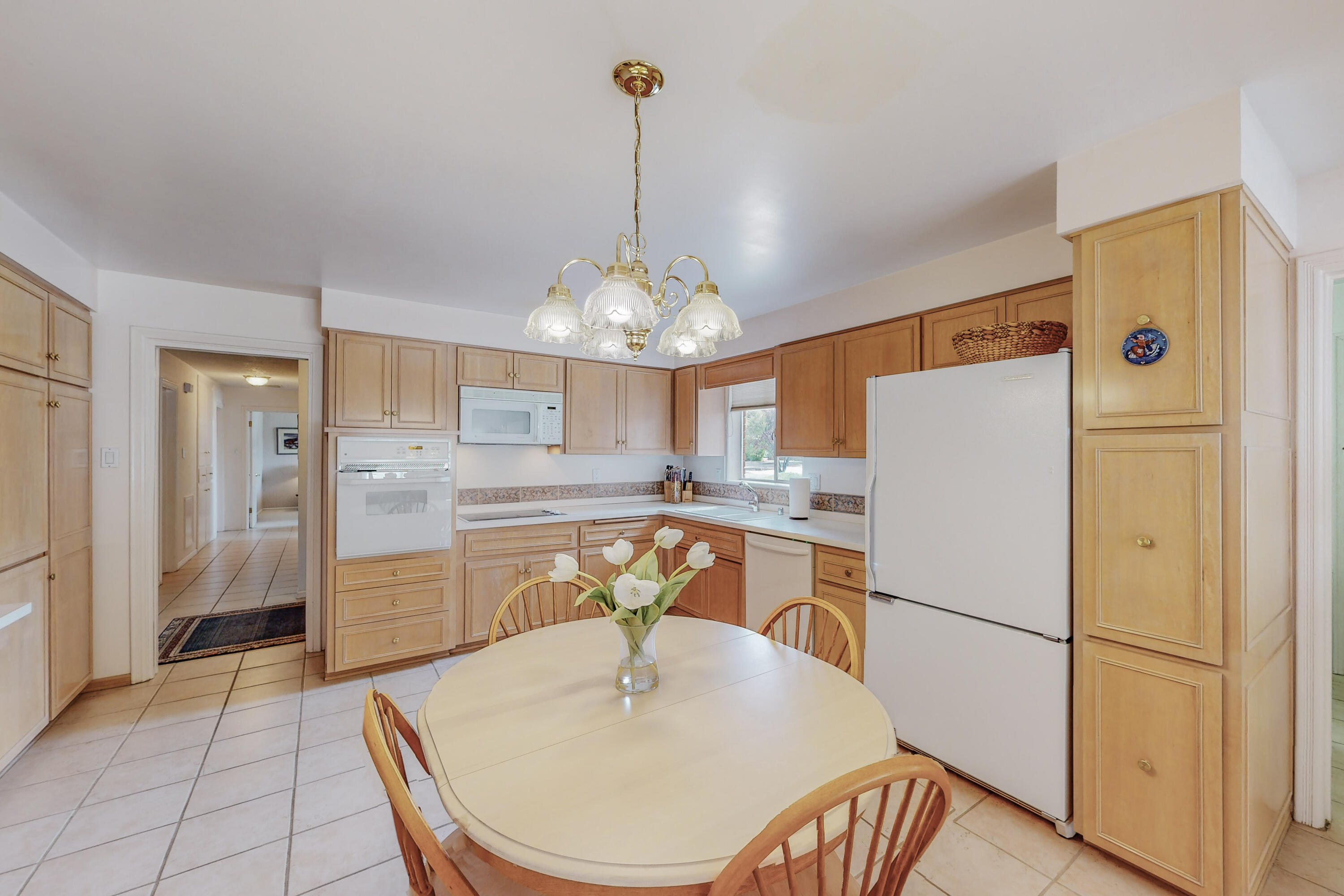609 MADEIRA Drive NE