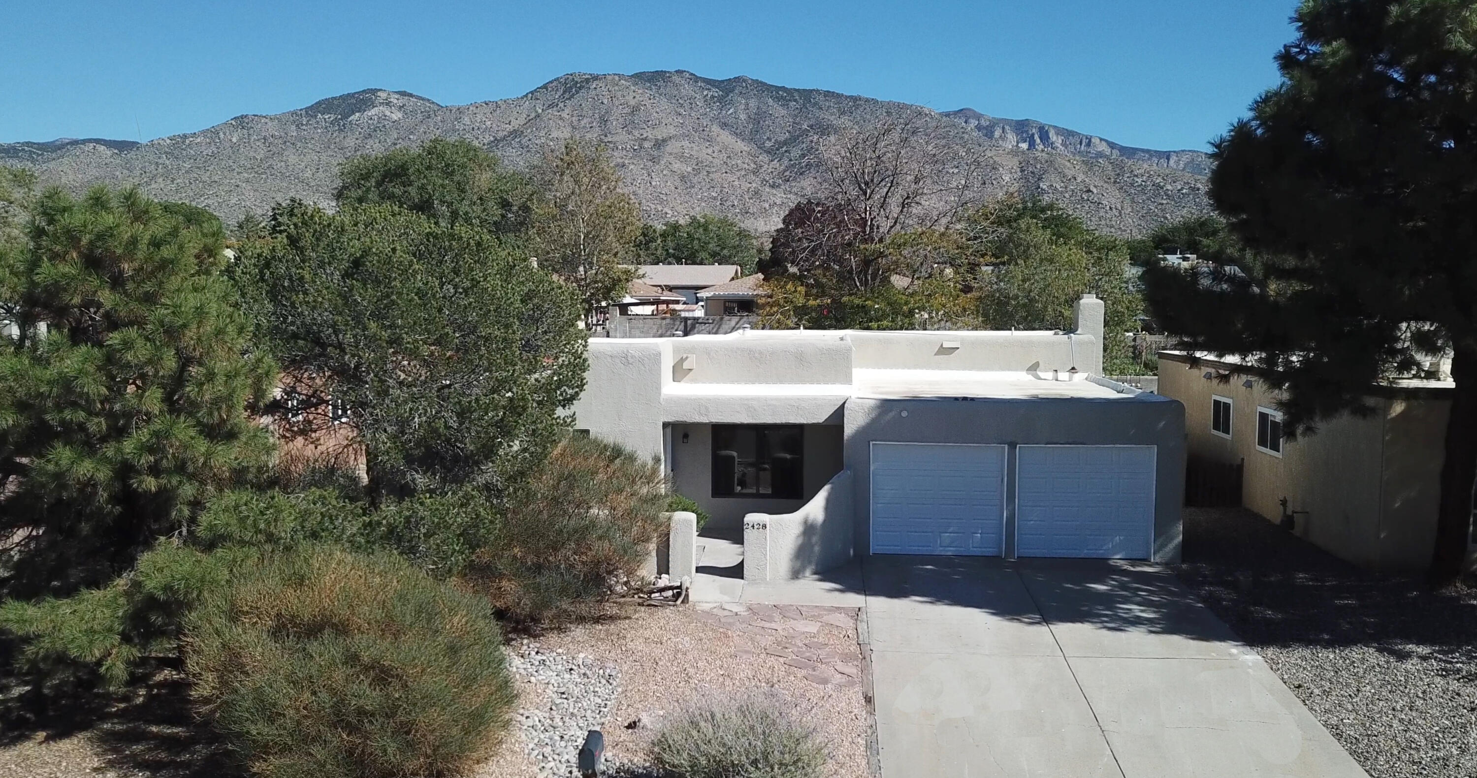 2428 HIAWATHA Drive NE