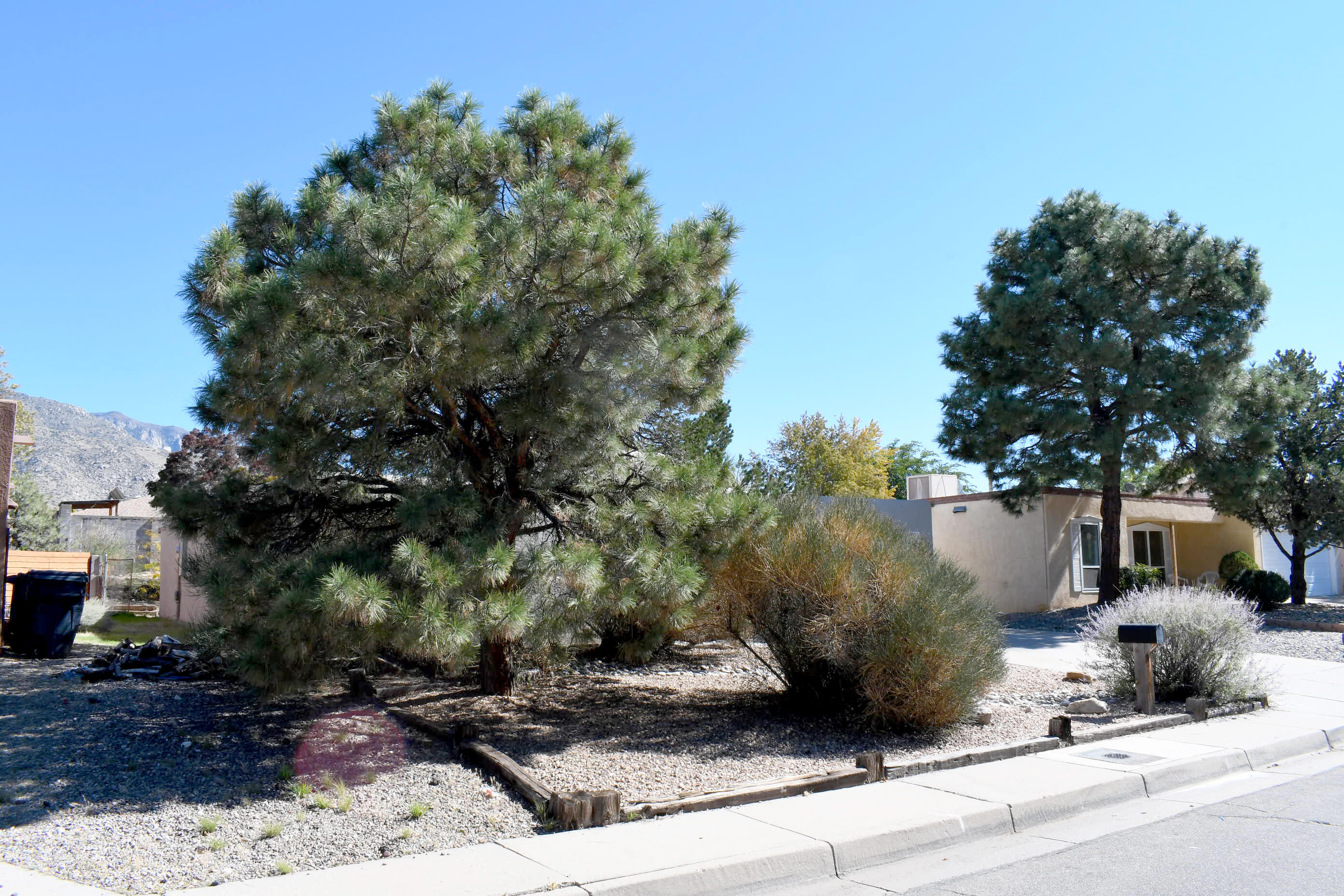 2428 HIAWATHA Drive NE